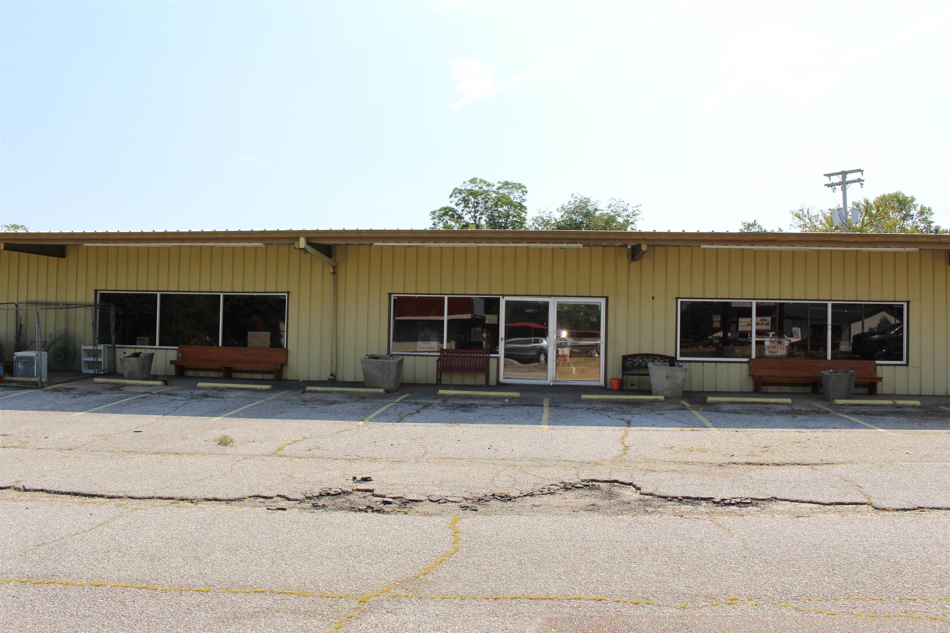 112 W Highway 270 — photo