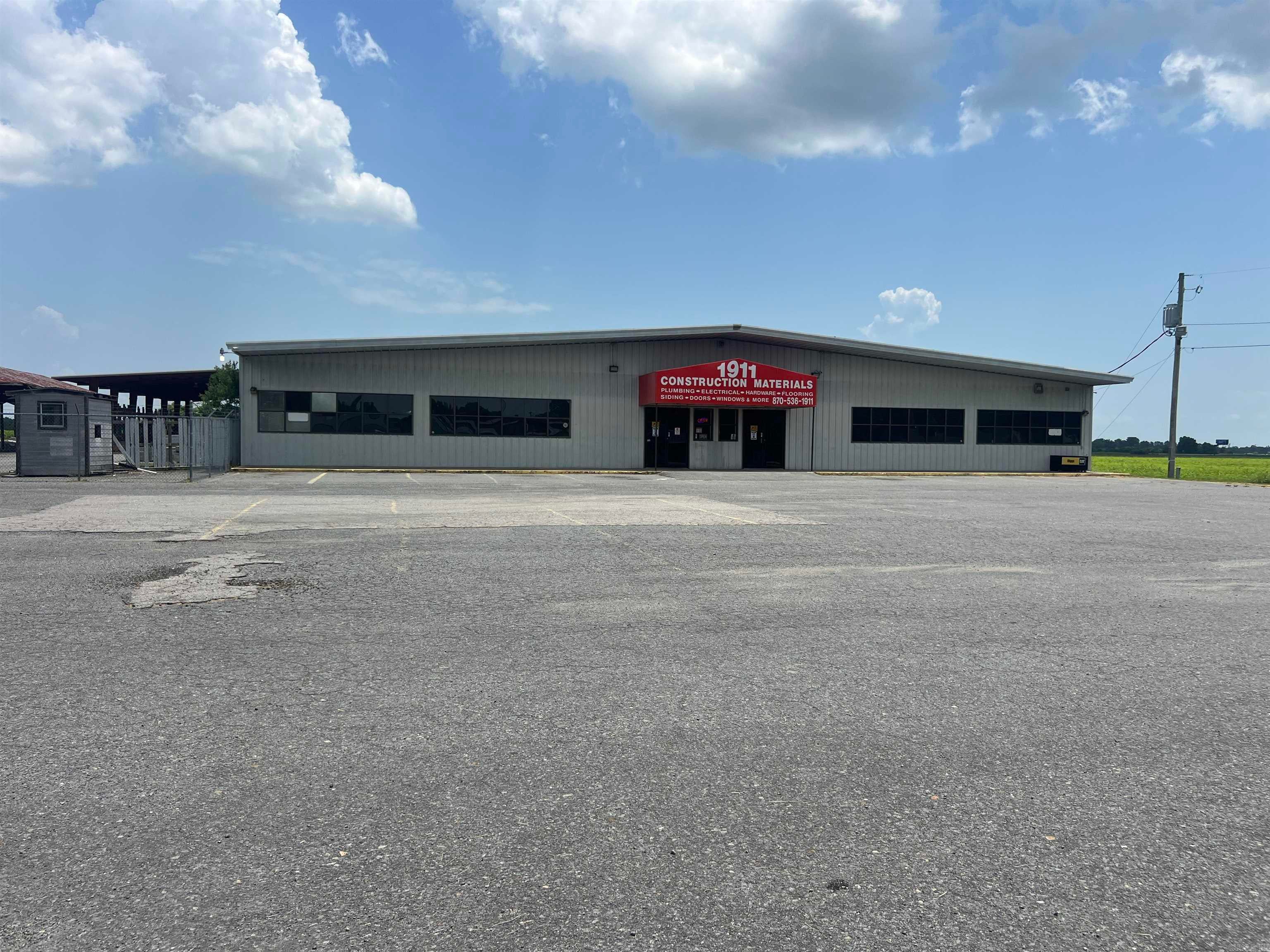 901 Commerce Drive — photo
