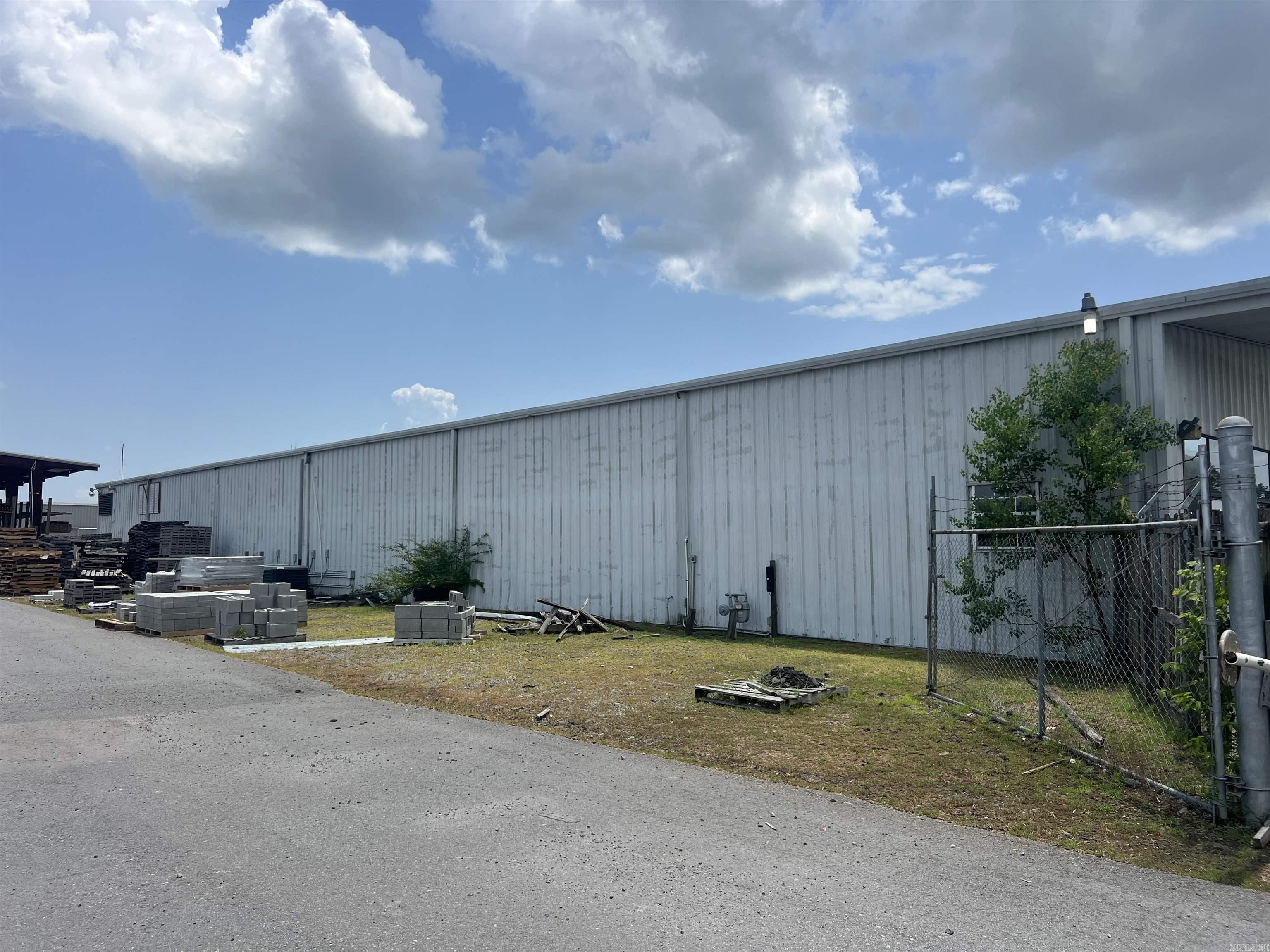 901 Commerce Drive, Pine Bluff, AR 71601 — photo 2