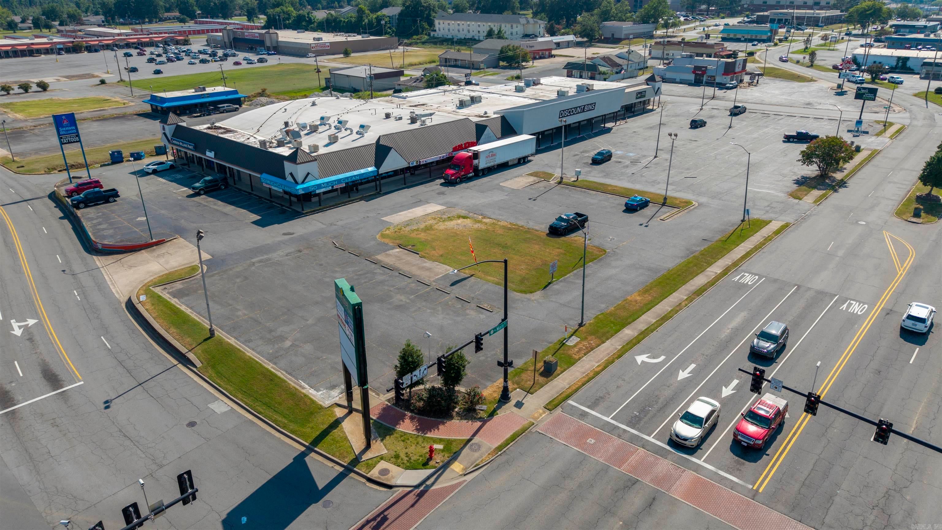 901 W Main Street — photo