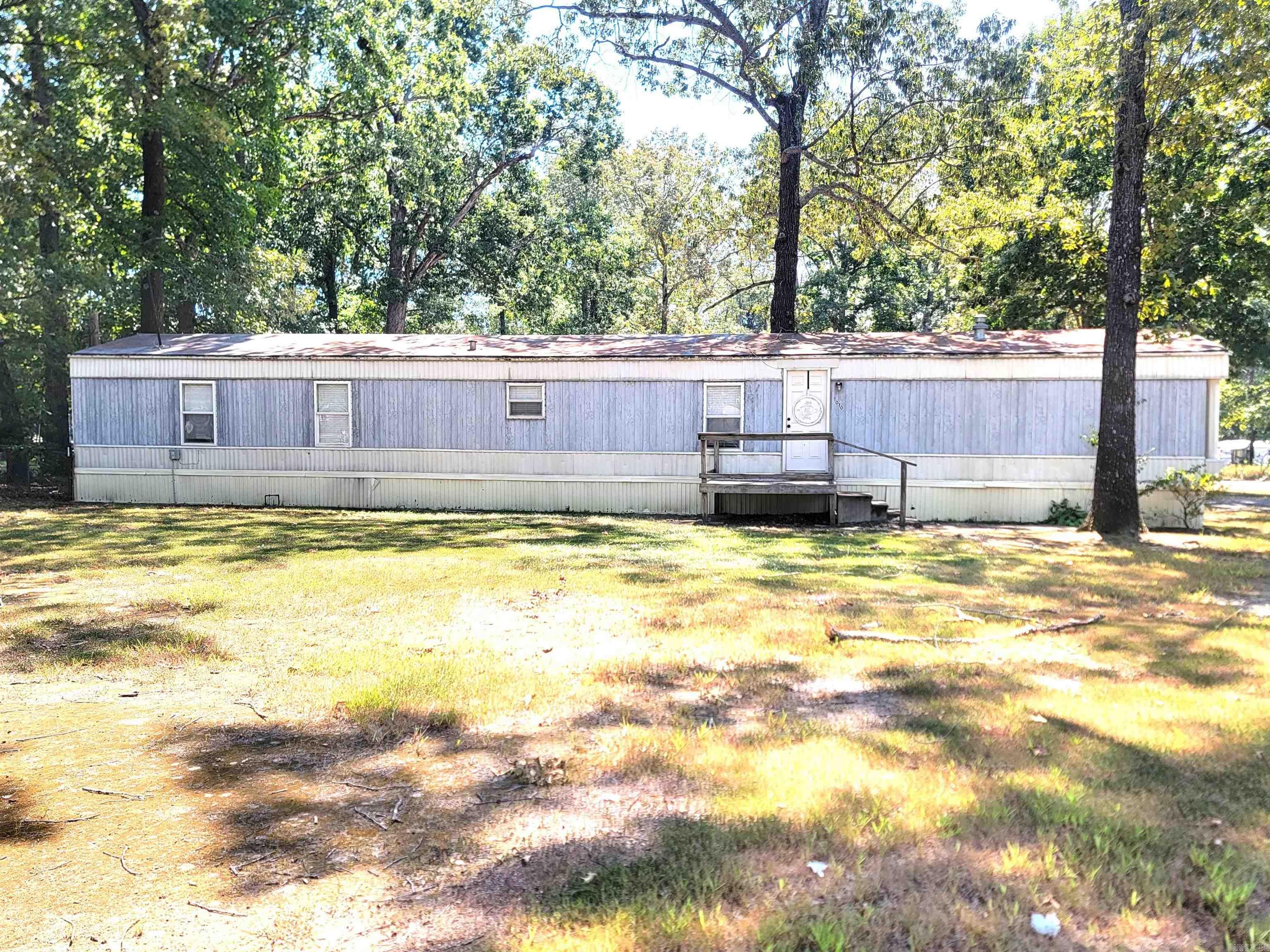 1010 Kenneth — photo