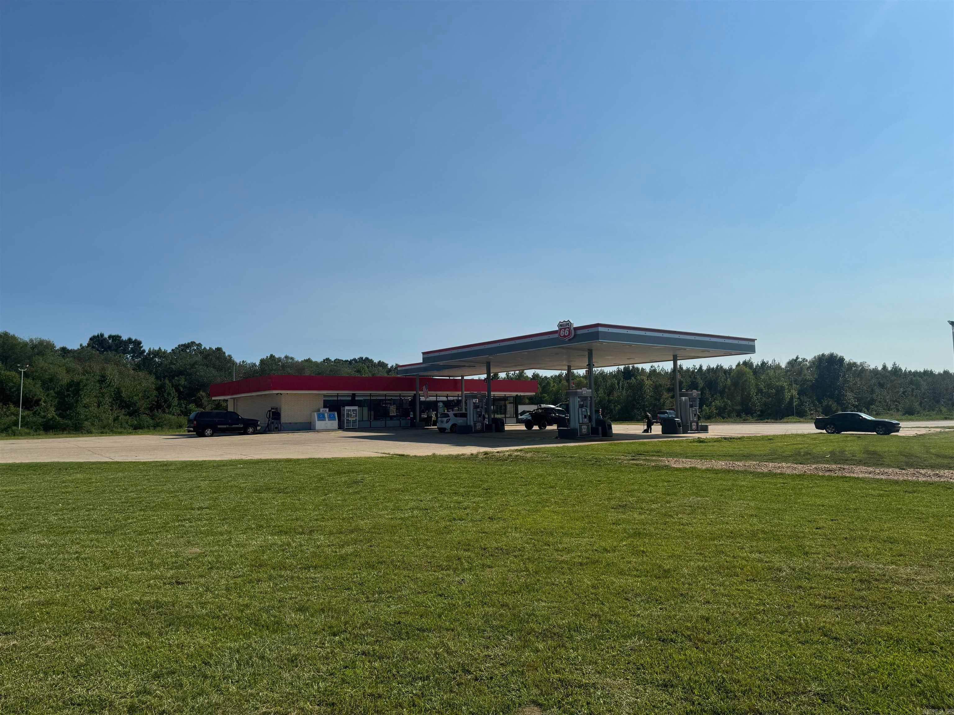 407 Hwy 27 Byp — photo