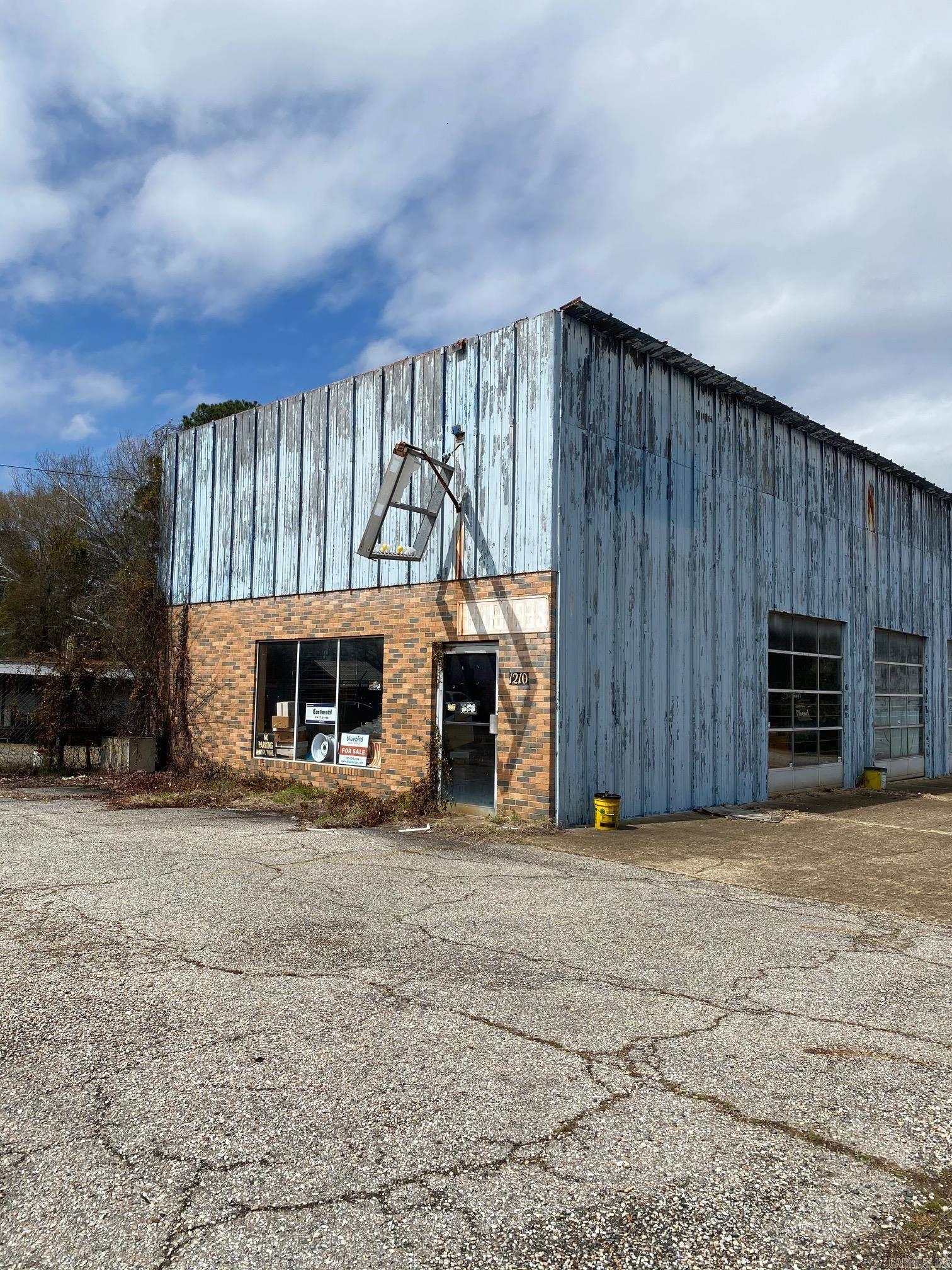 1210 Page Avenue — photo