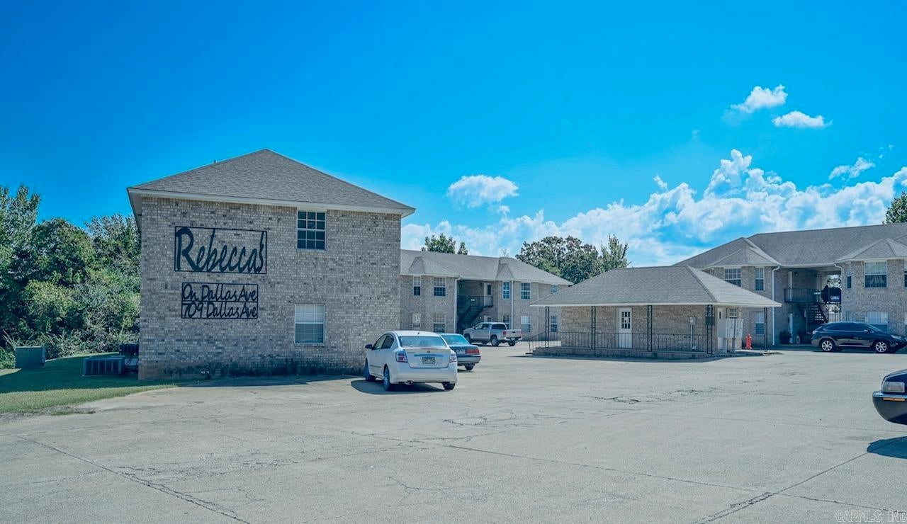 709 Dallas Ave — photo