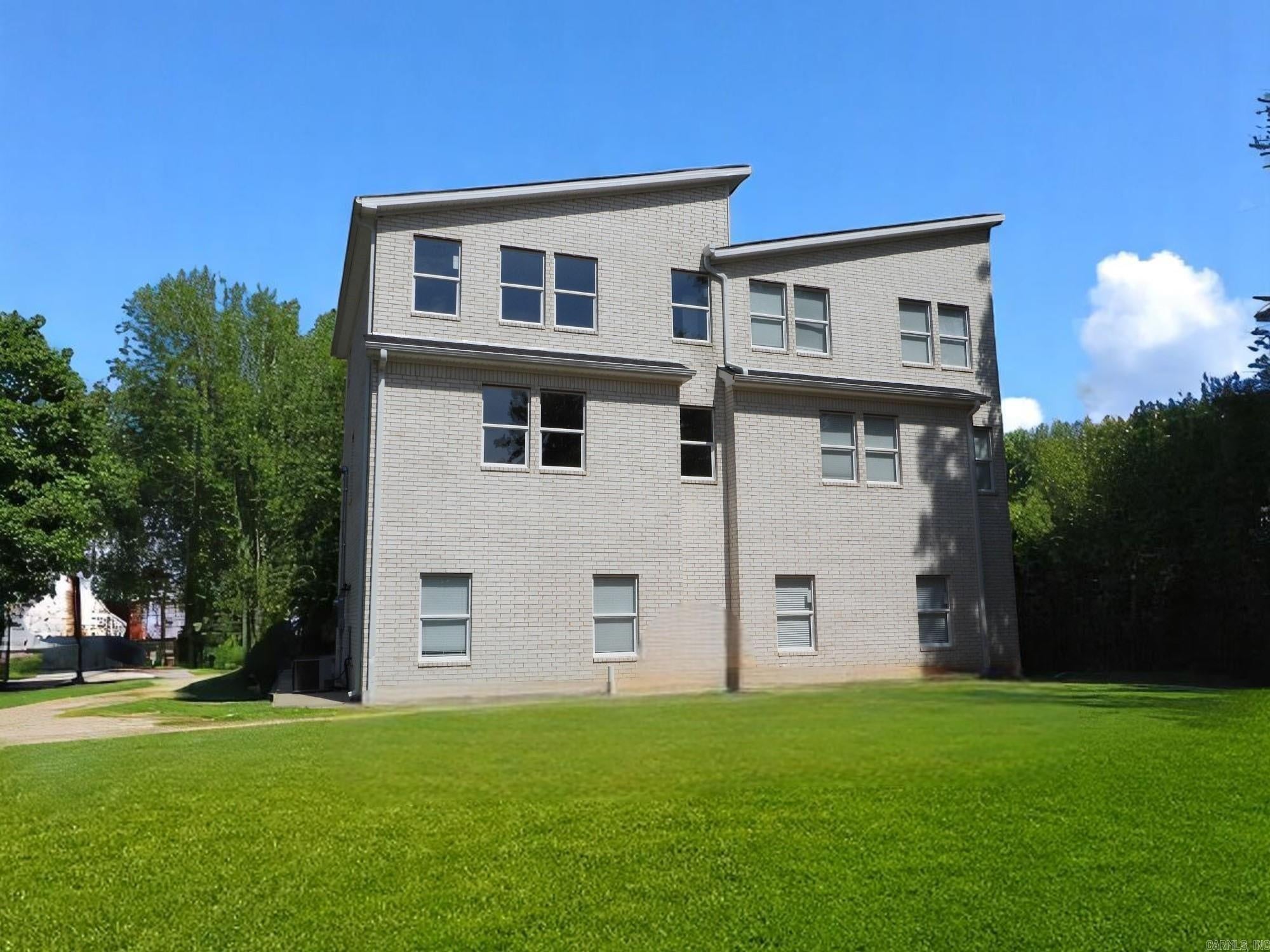 615 E Word Street 1 — photo