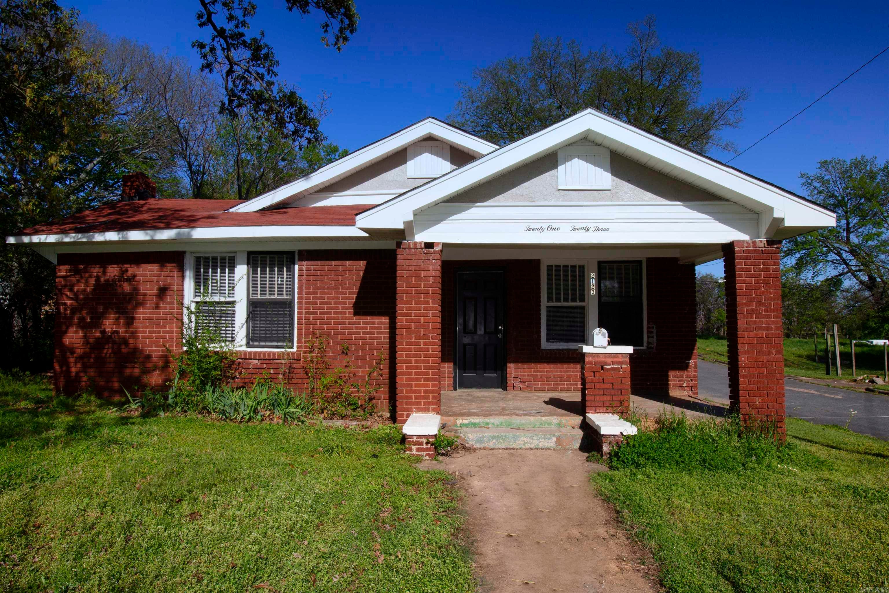 2123 Bragg Street — photo
