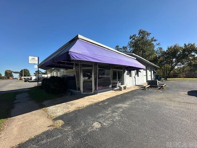 501 SW Front Street — photo