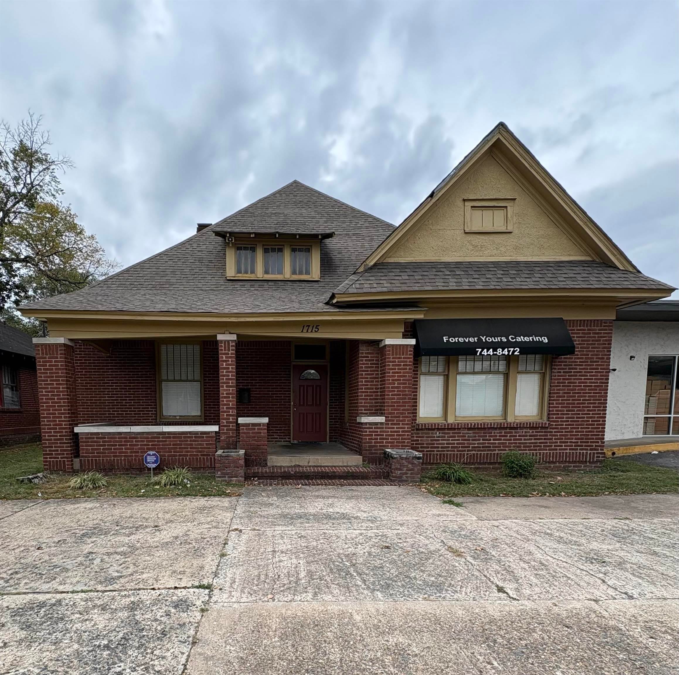 1715 Main — photo