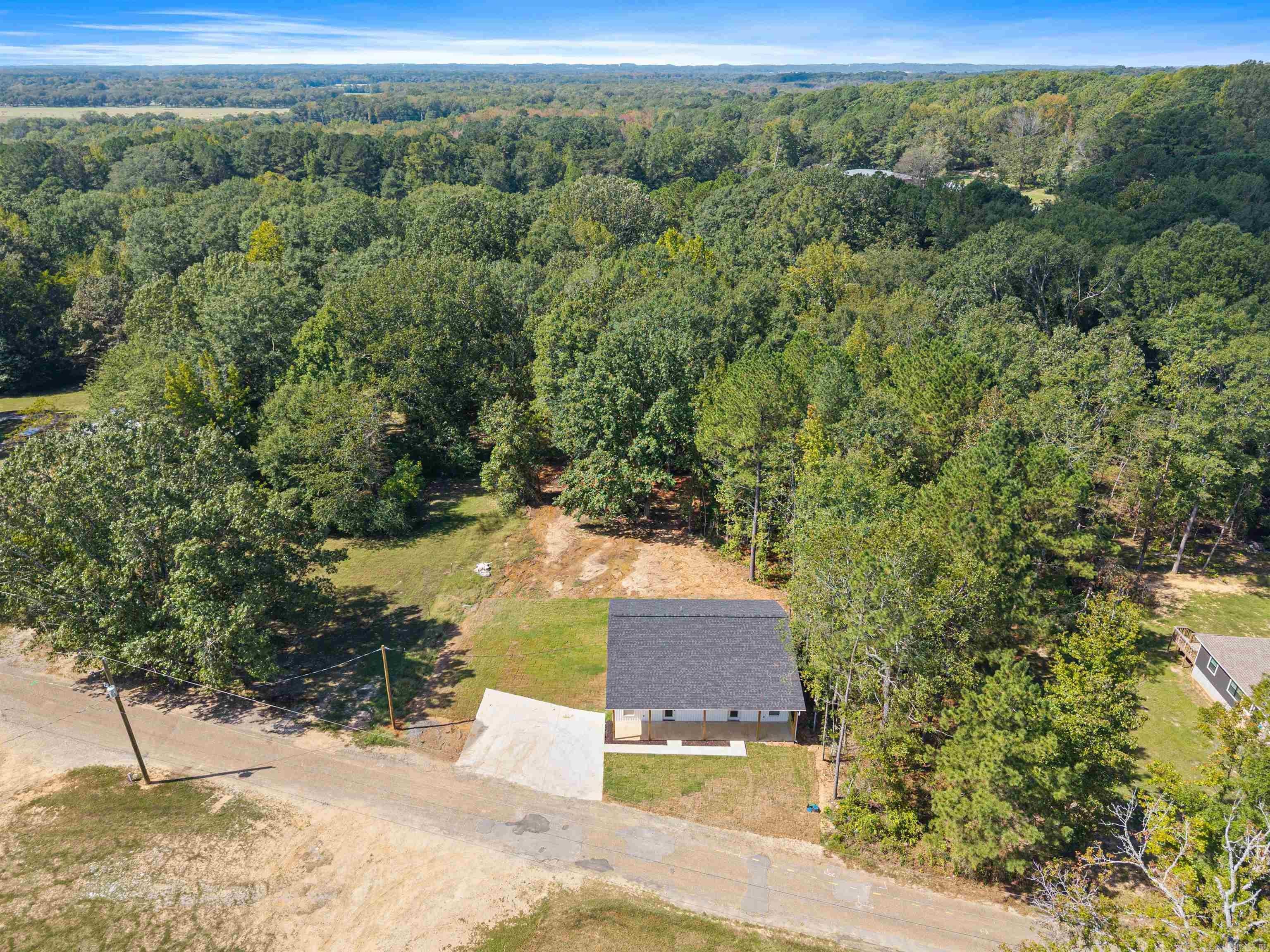 Home in Bauxite, AR 72011 — photo 2