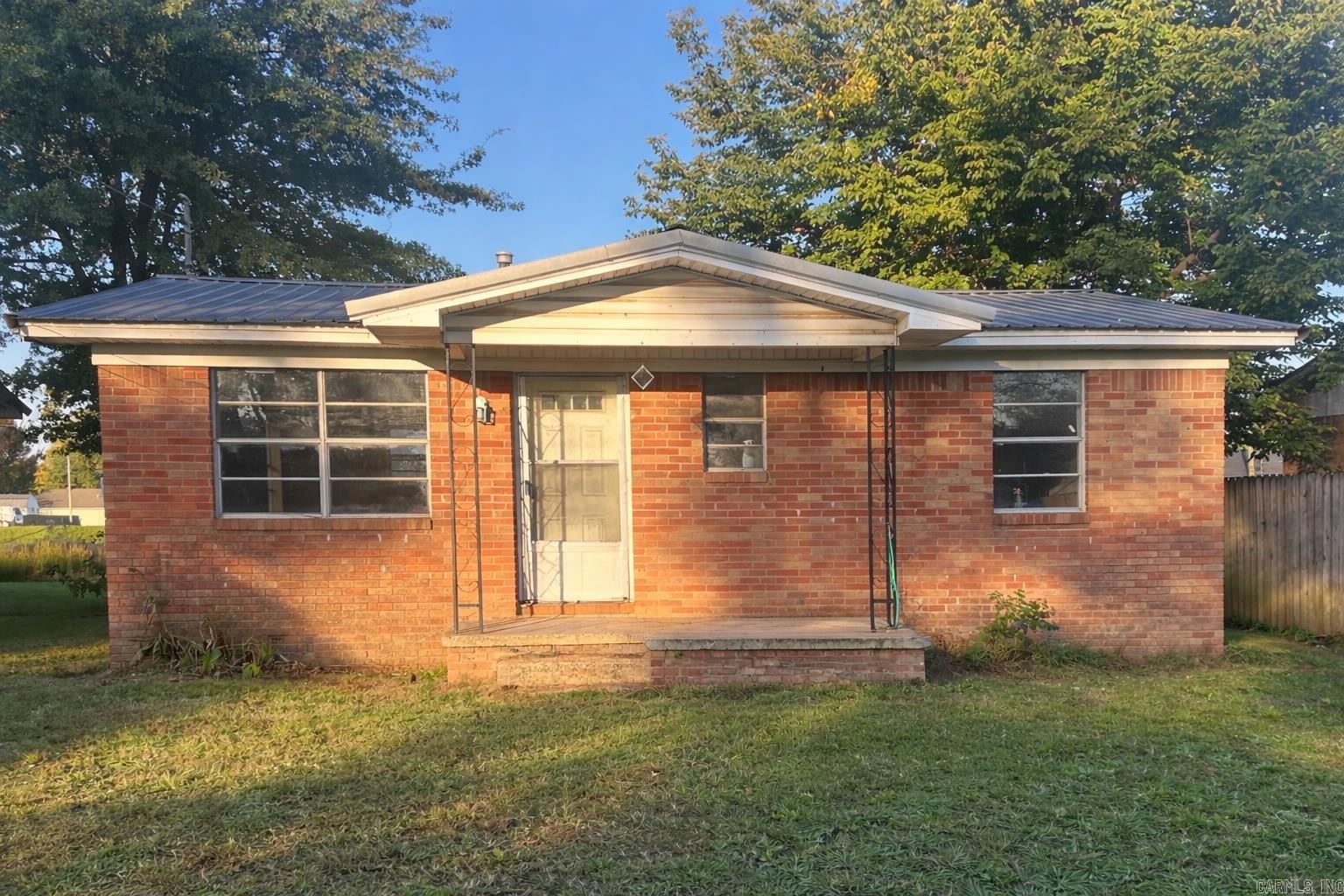 315 Roy Benton Dr — photo