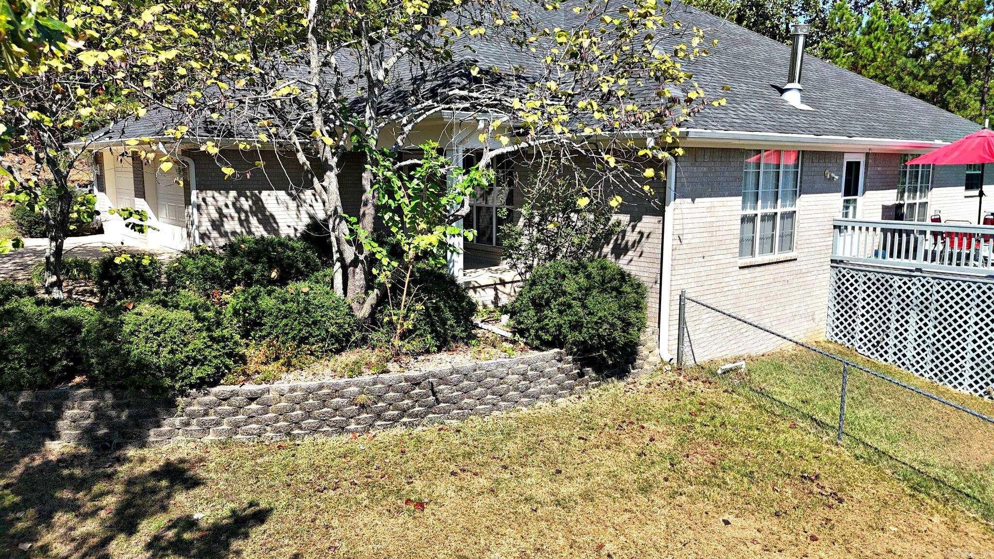 105 Dogwood — photo