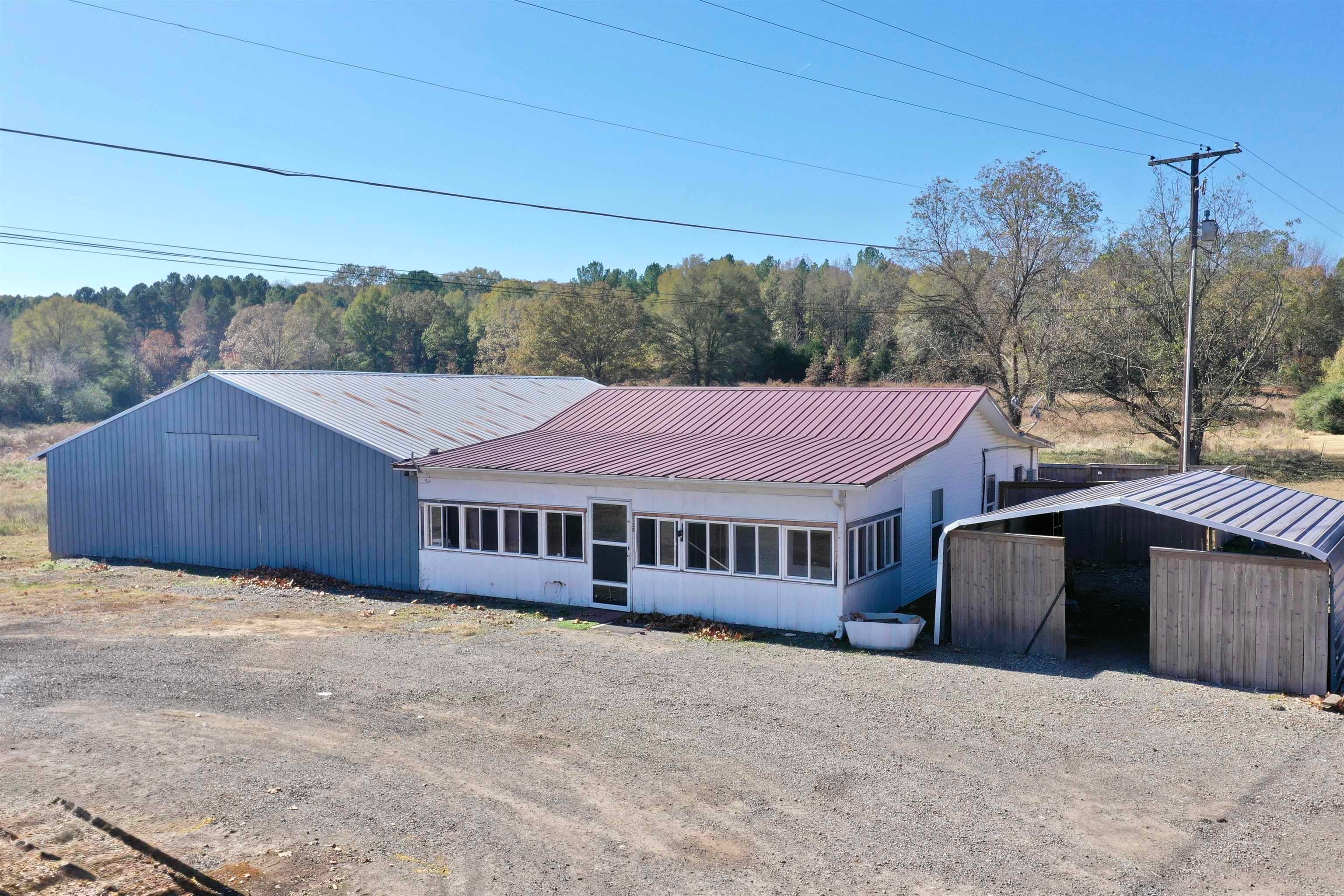 3739 Hwy 16 — photo