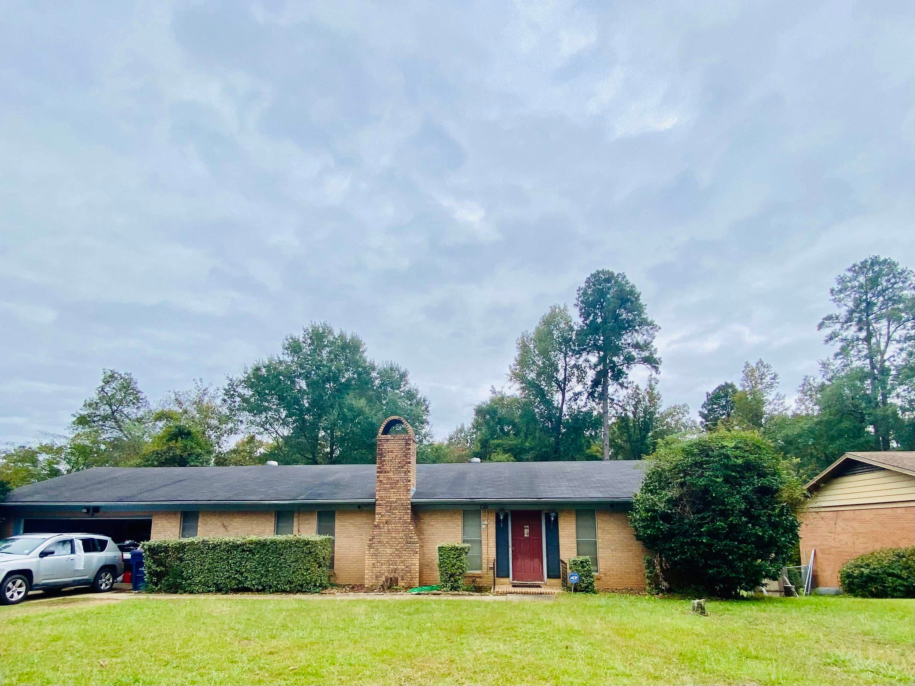 1341 Peppertree Ln. — photo