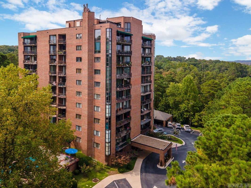 1 Treetops Lane — photo