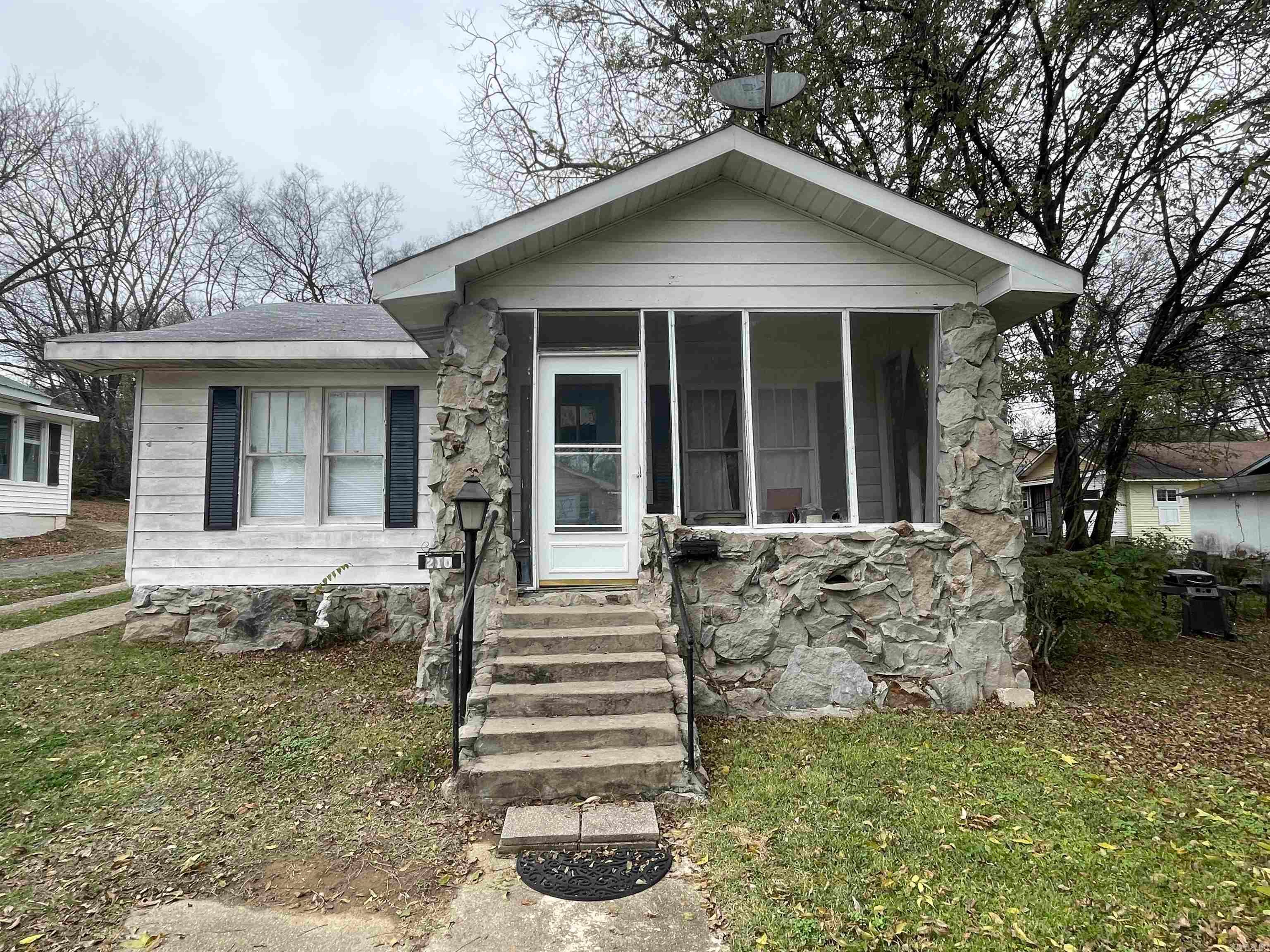 208 Alcorn Street — photo