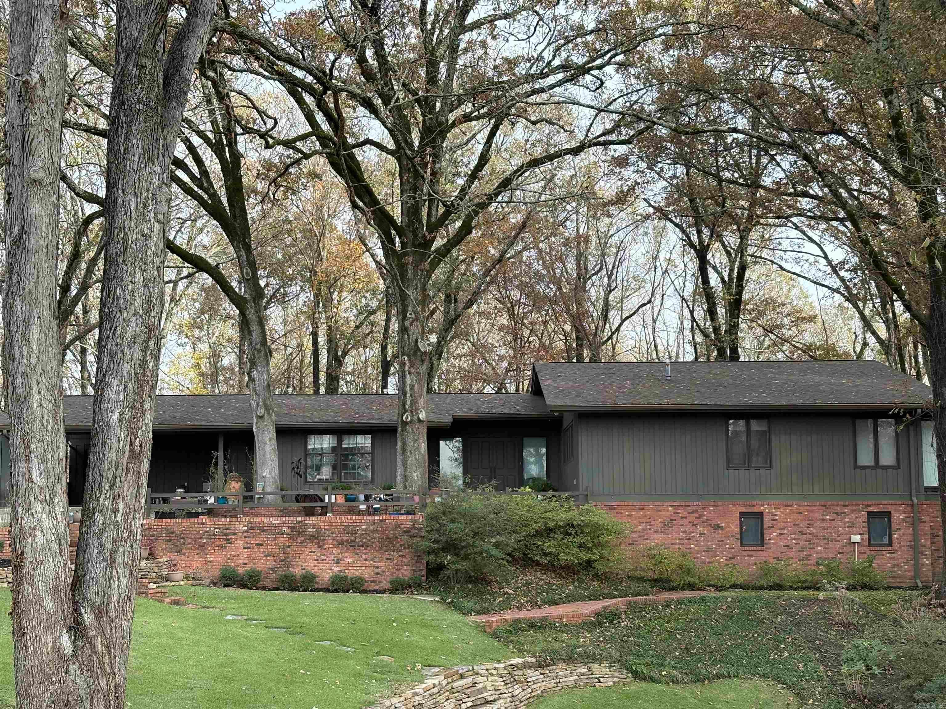 208 Neil Rd — photo