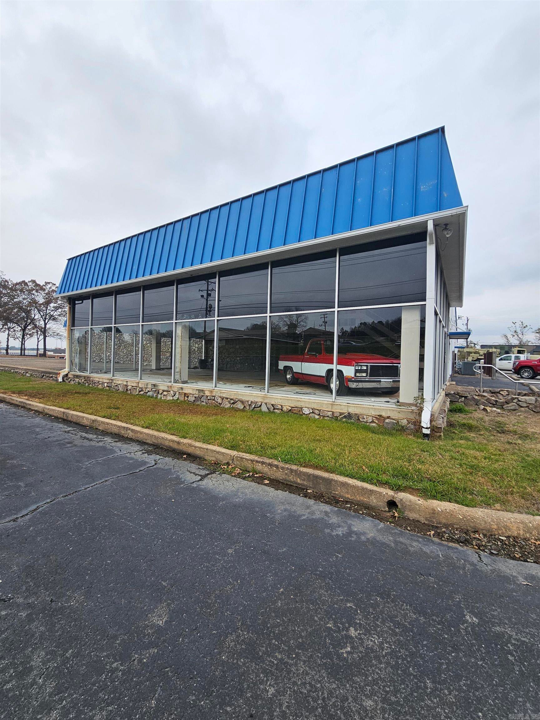 1207 E Harding Street — photo