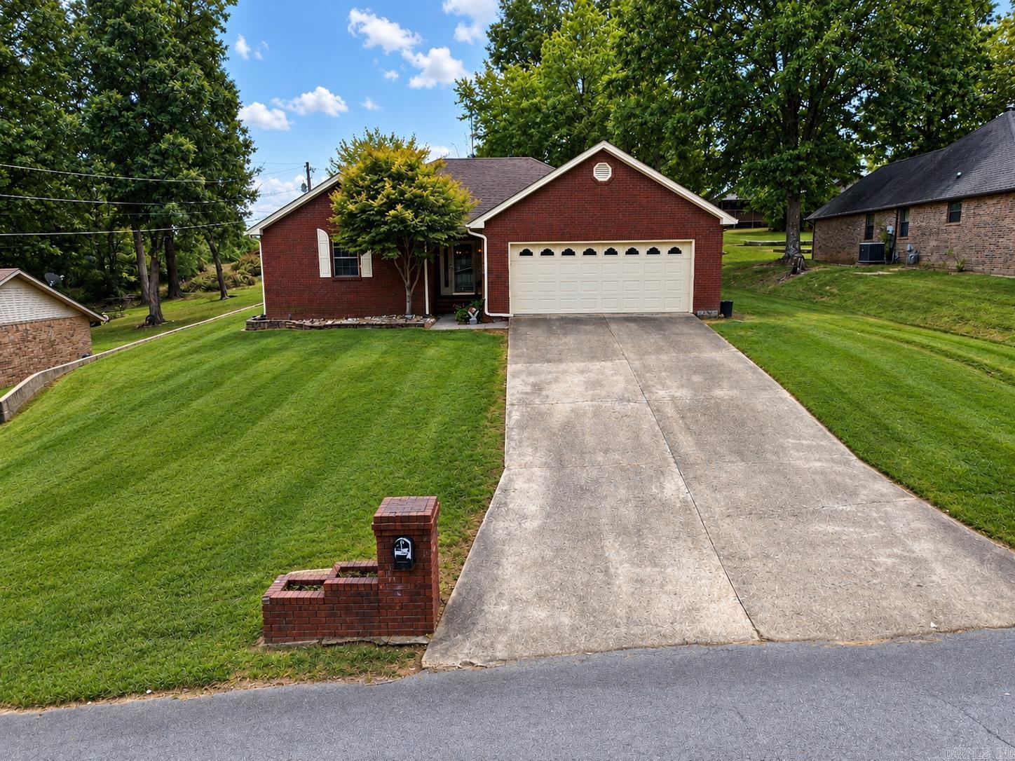 980 Dogwood Drive — photo
