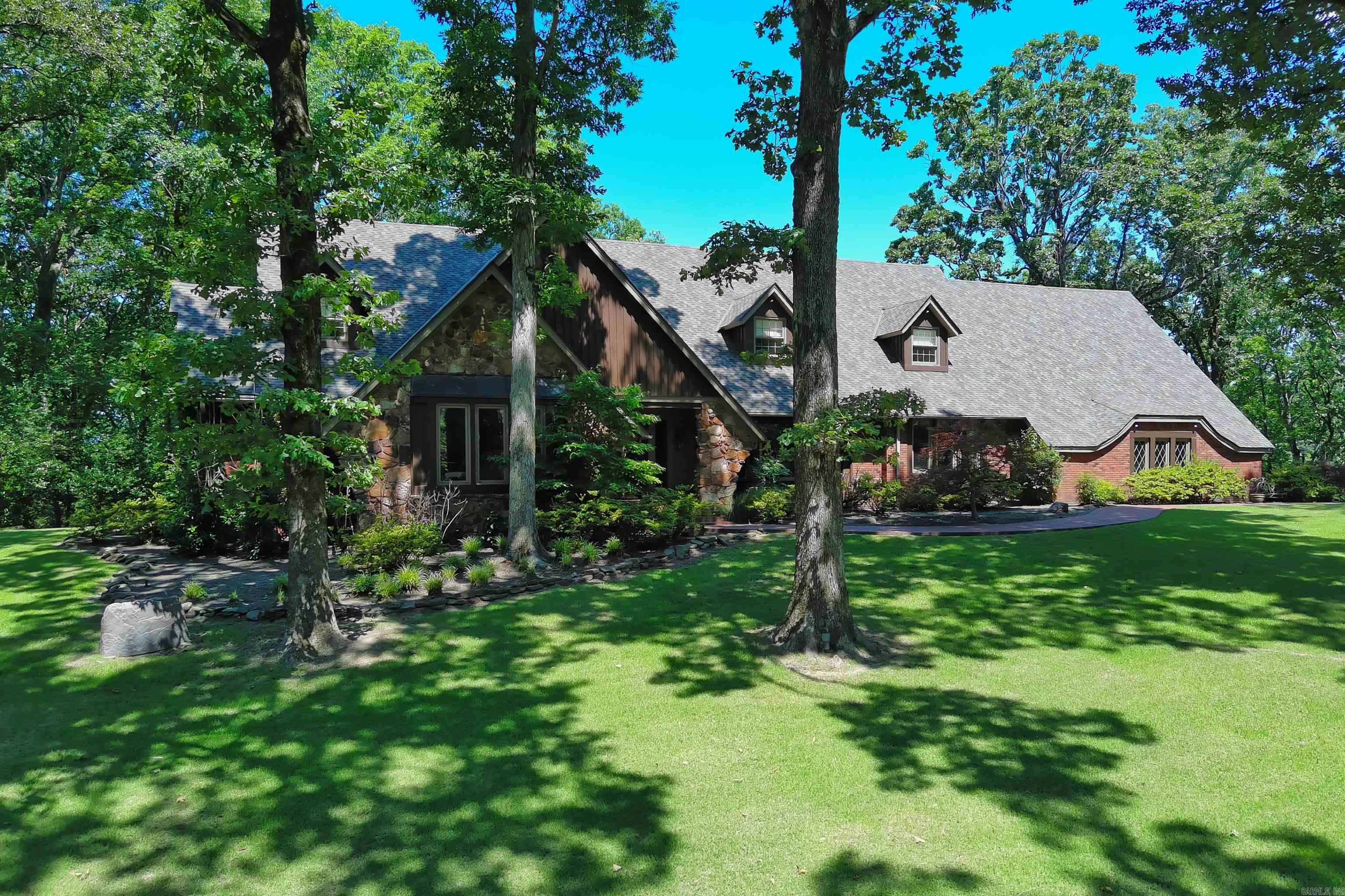 1003 Oakwood Drive — photo