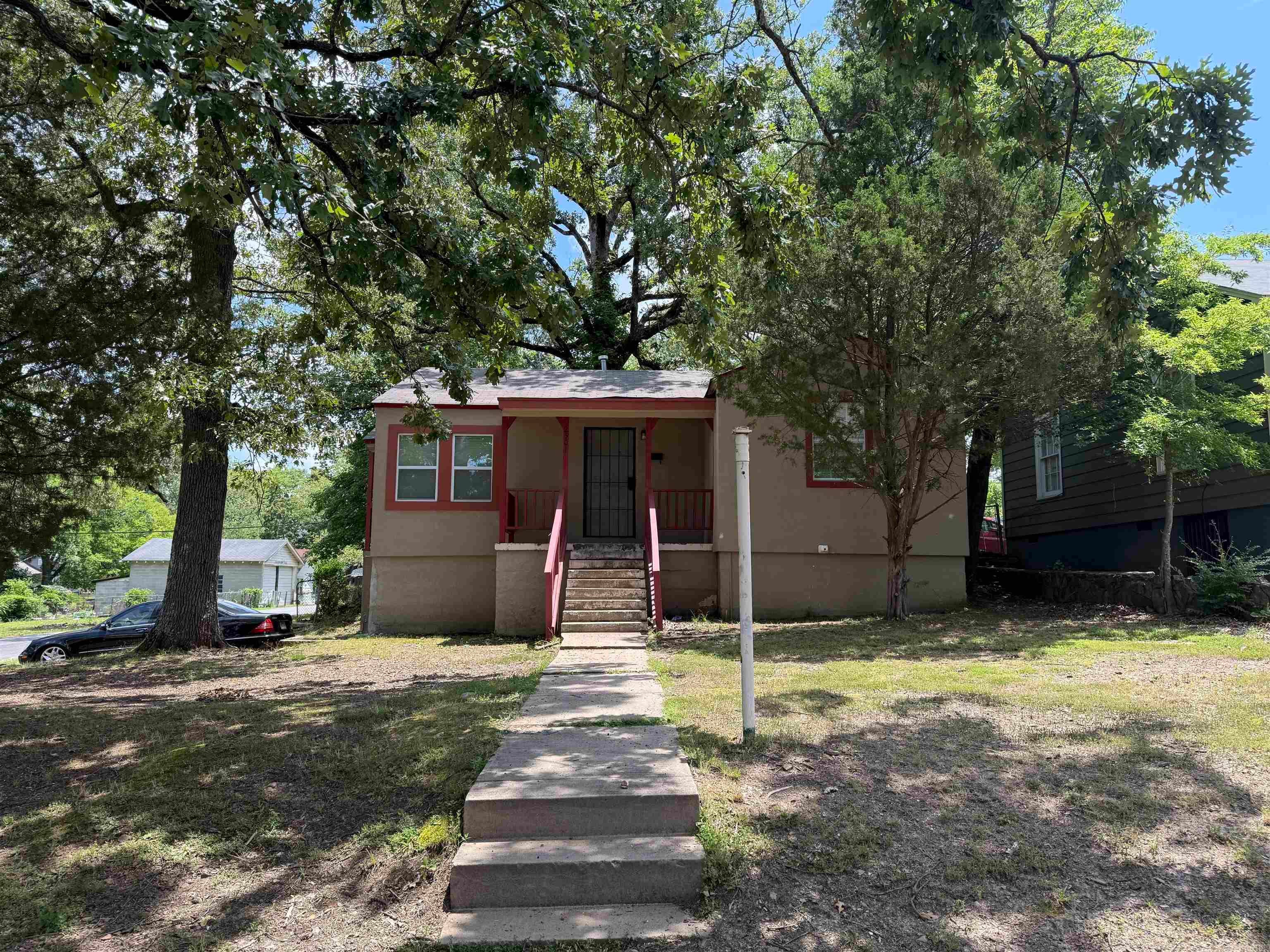 2501 S Pine Street — photo