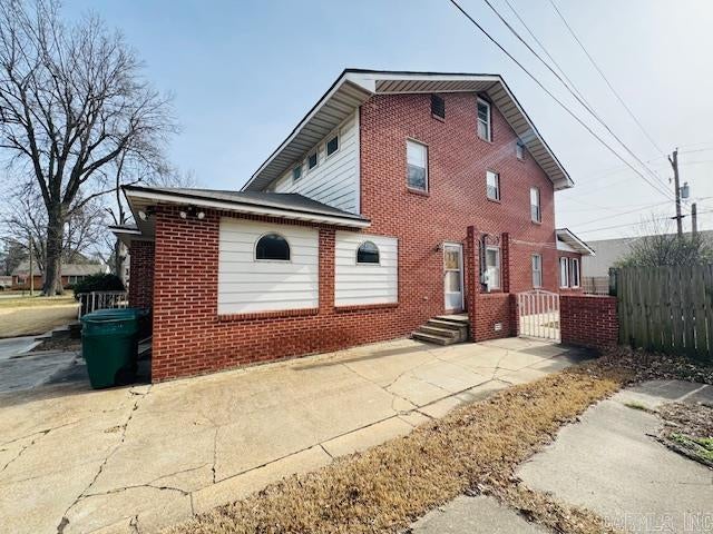 305 W Hardin Street — photo