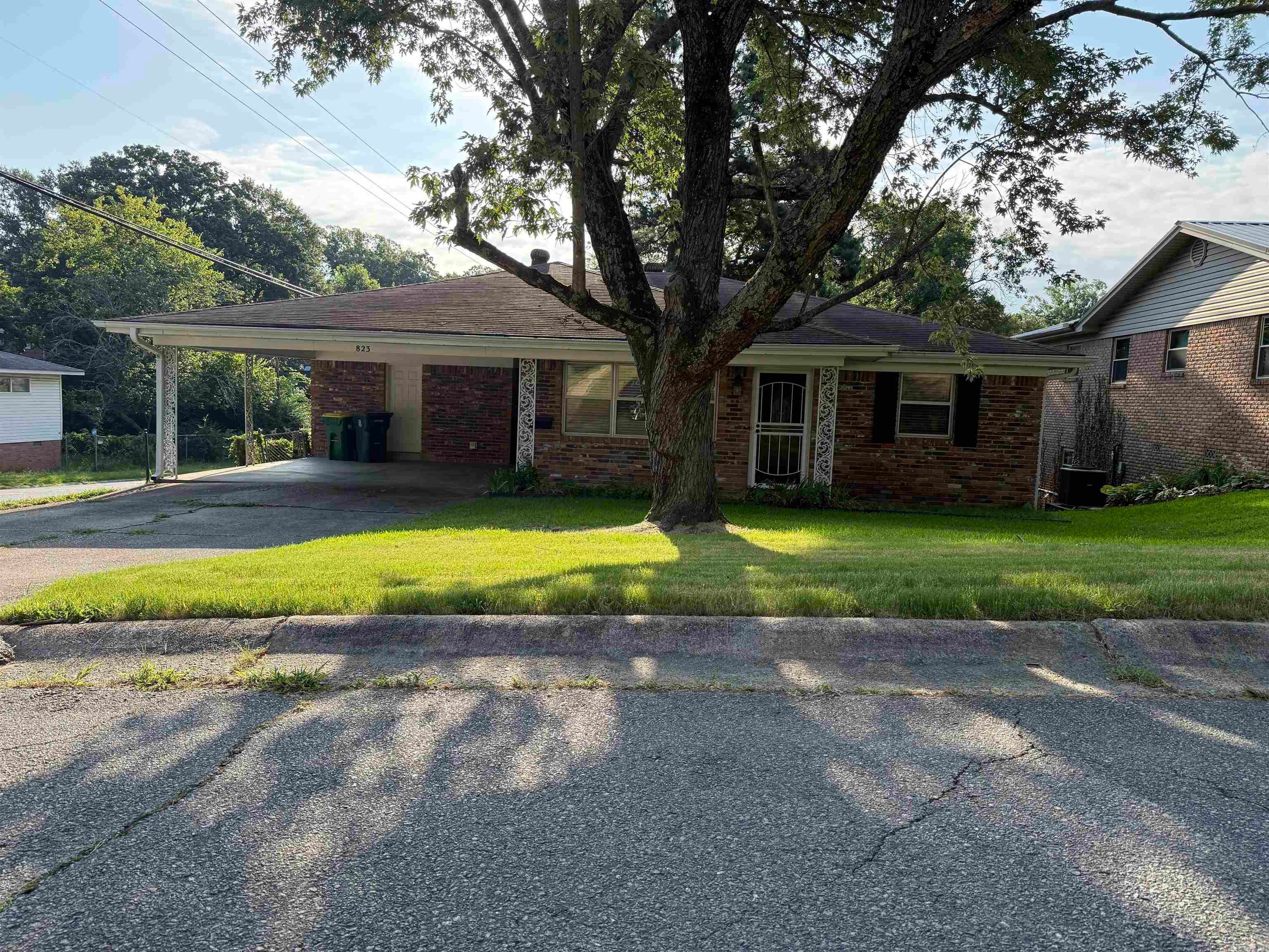 823 Bryan Street — photo