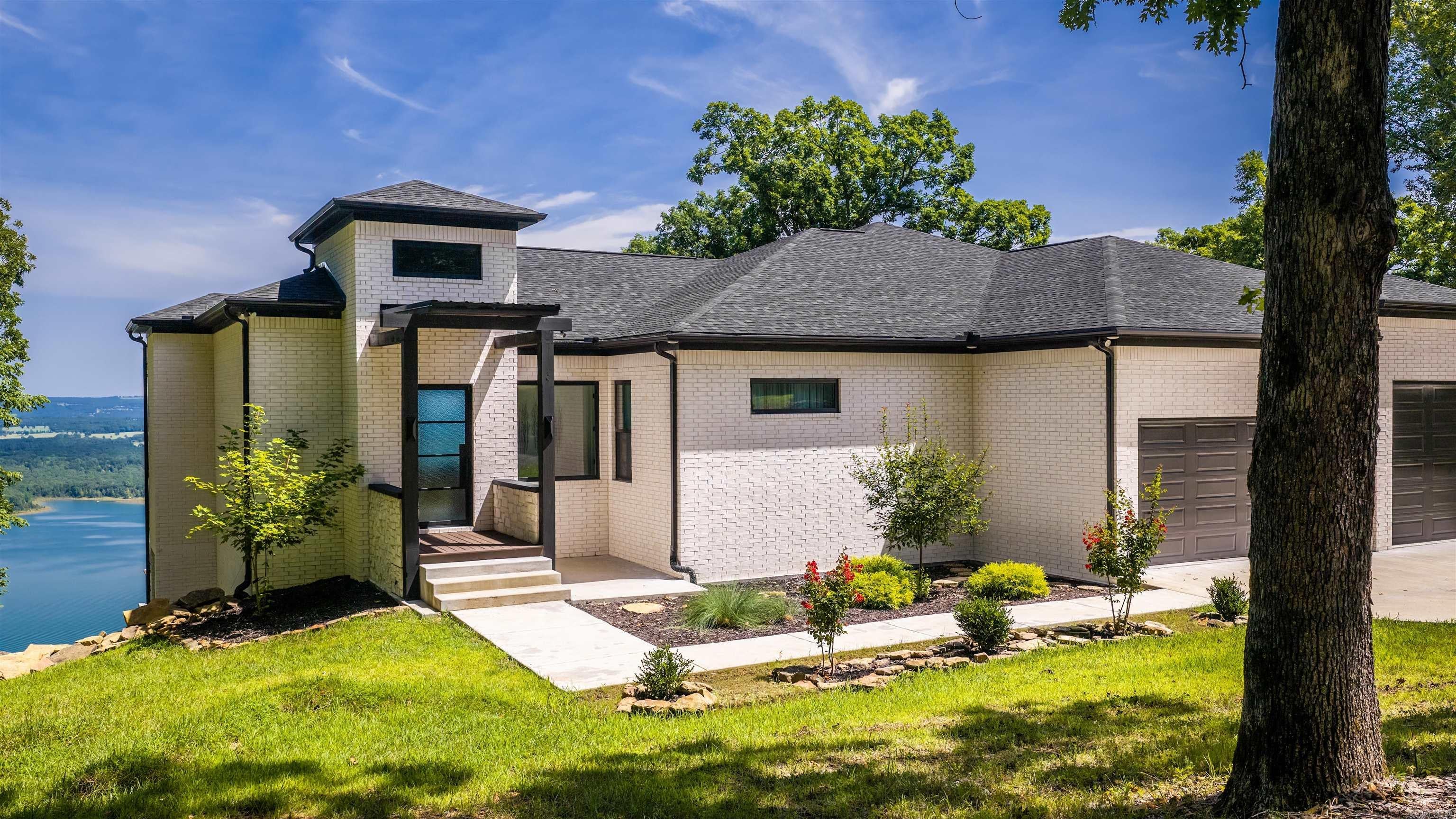 111 Bluff View Drive — photo
