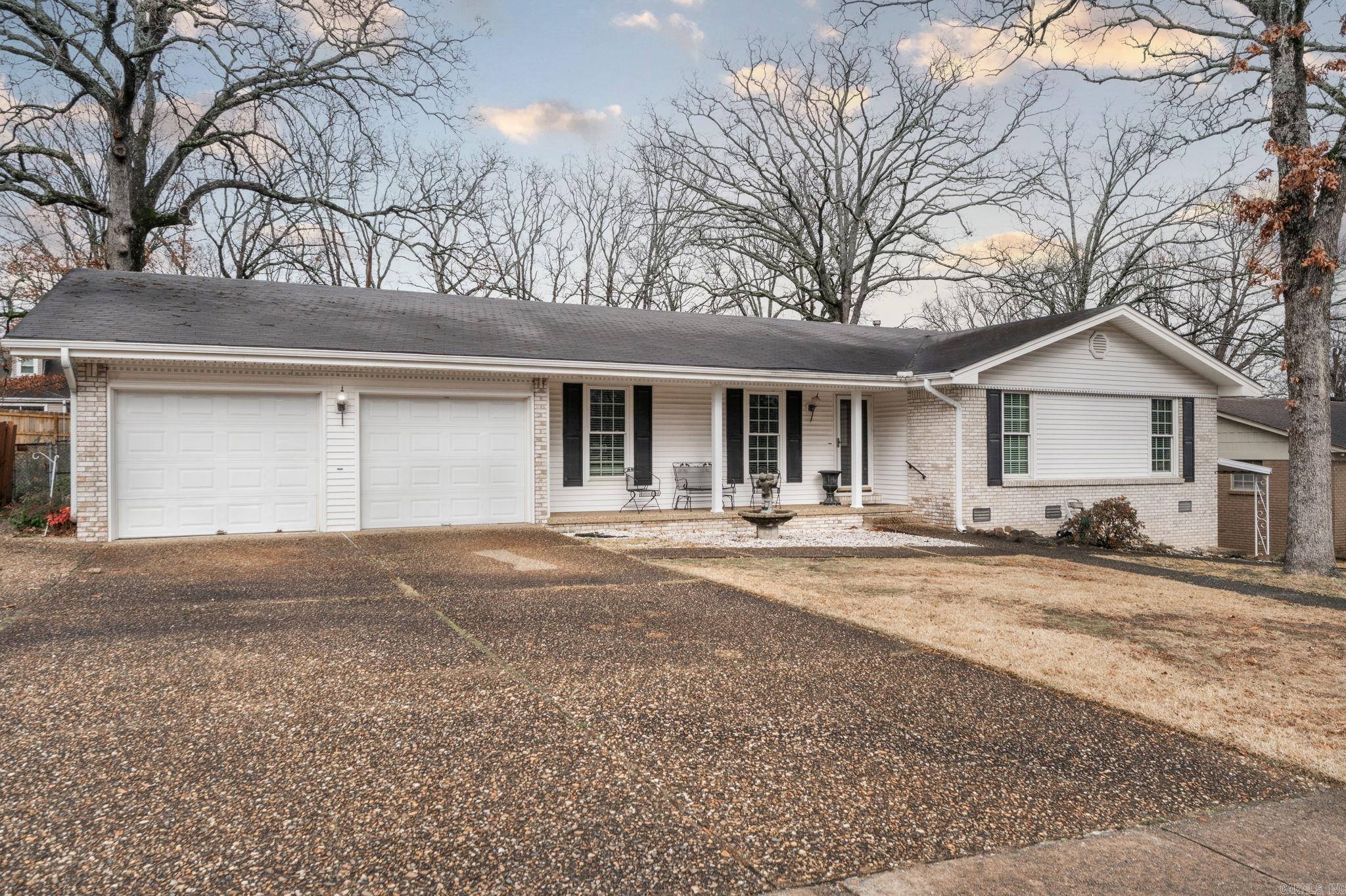 4005 Royal Oak Drive — photo