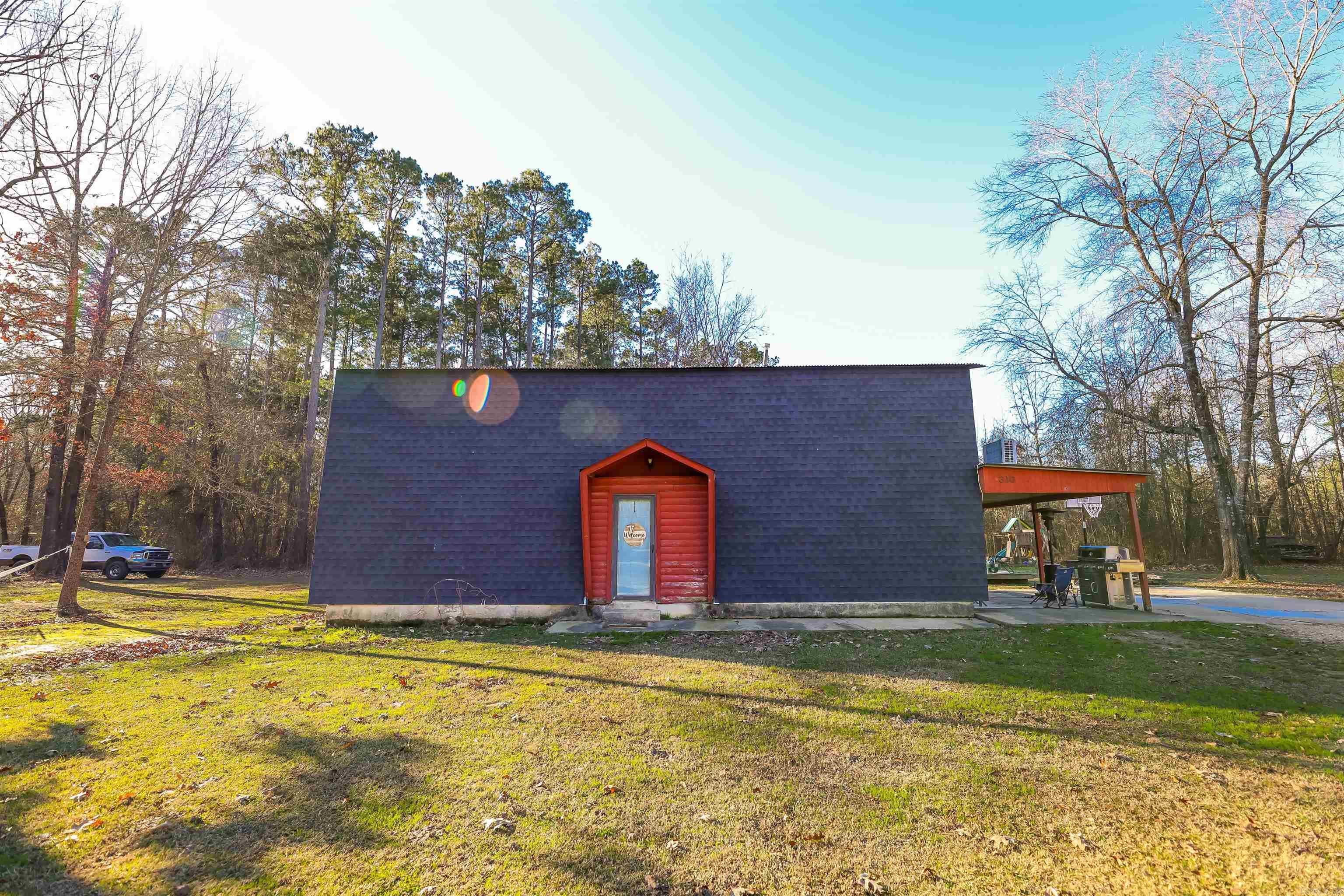 310 Ouachita 210 — photo