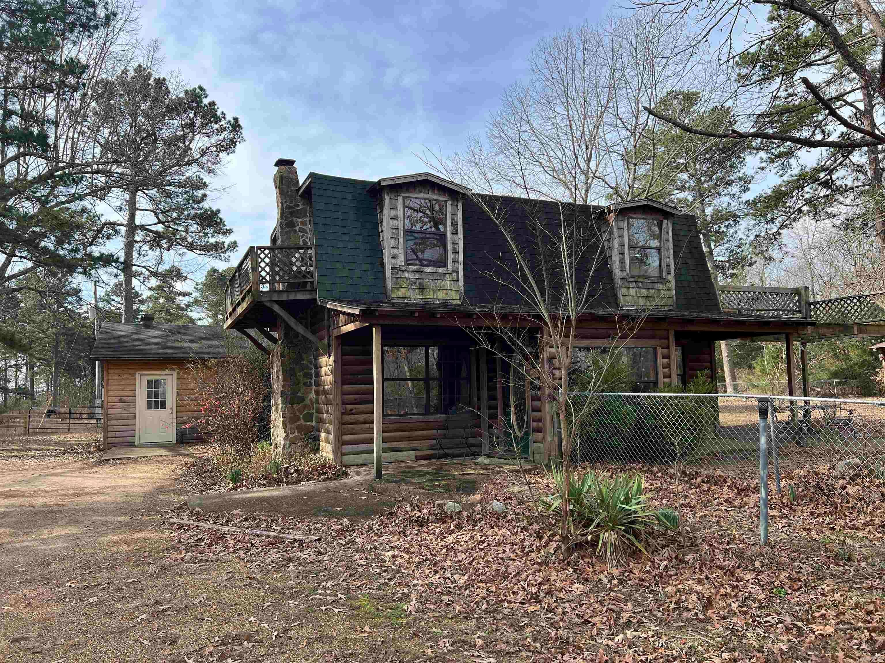 305 Polk Road 76 W — photo
