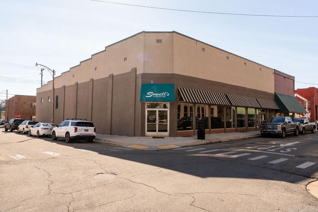 207 W Arch Avenue — photo