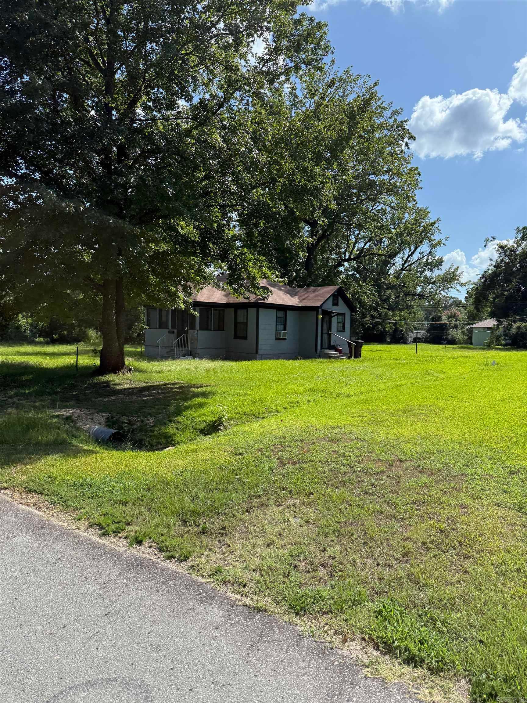 Home in Crossett, AR 71635 — photo 2