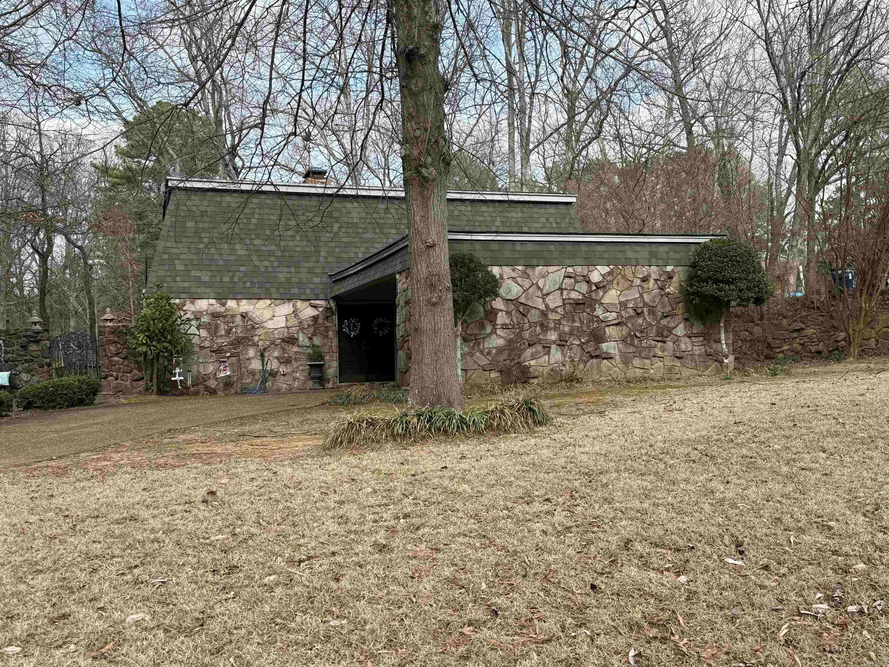 2925 Mary Drive — photo