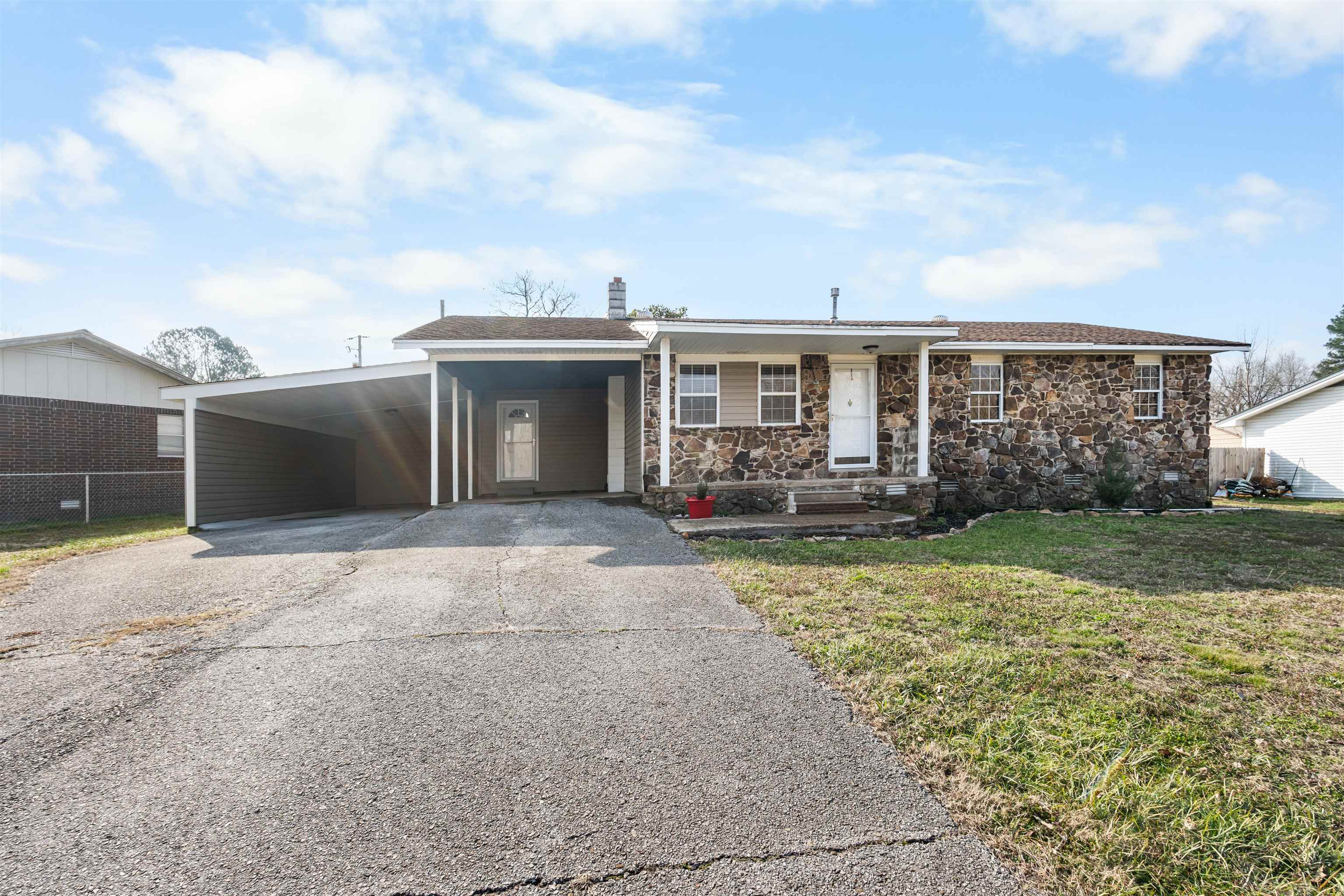 102 Capri Drive — photo