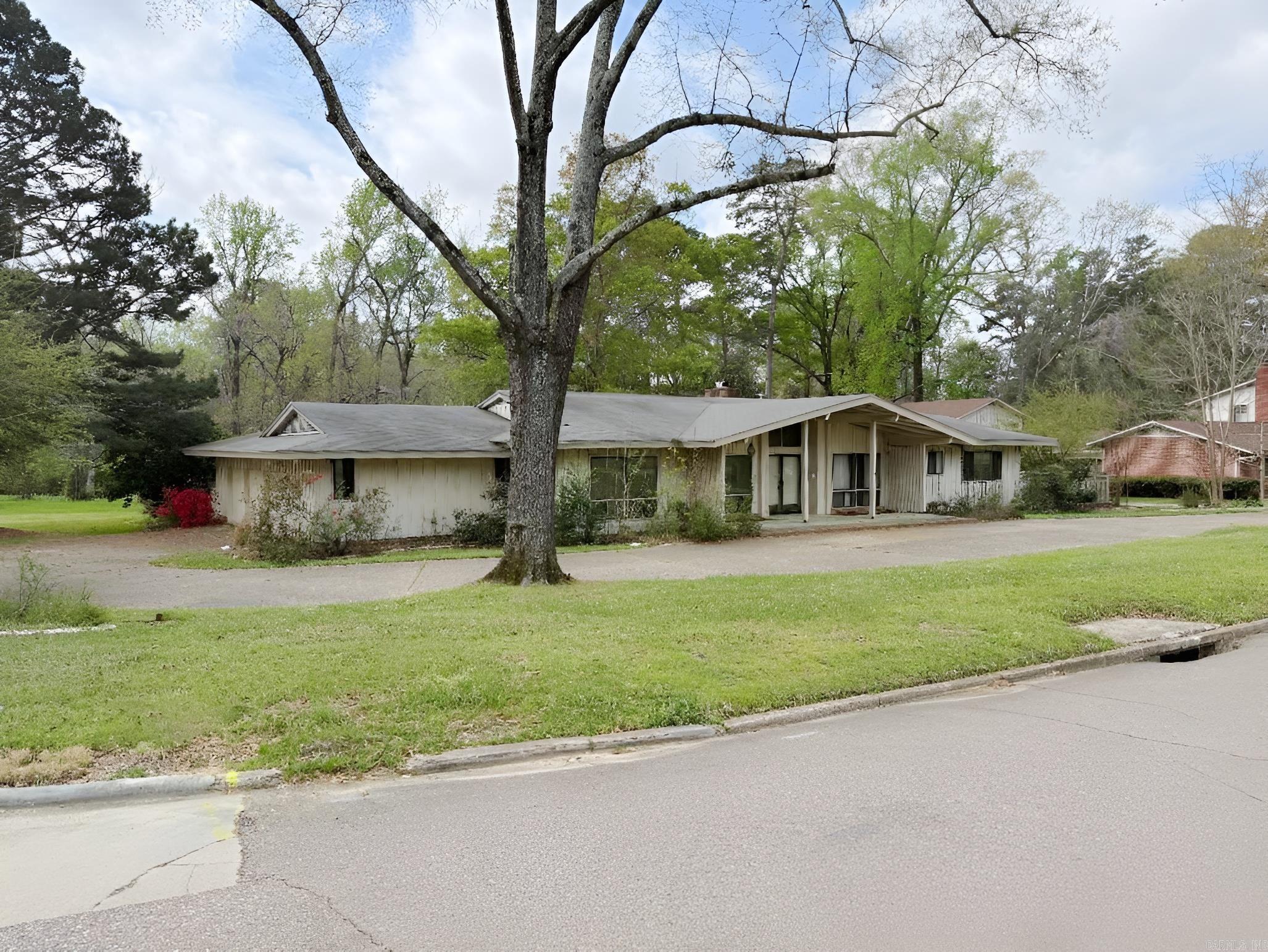 147 Woodland Drive — photo