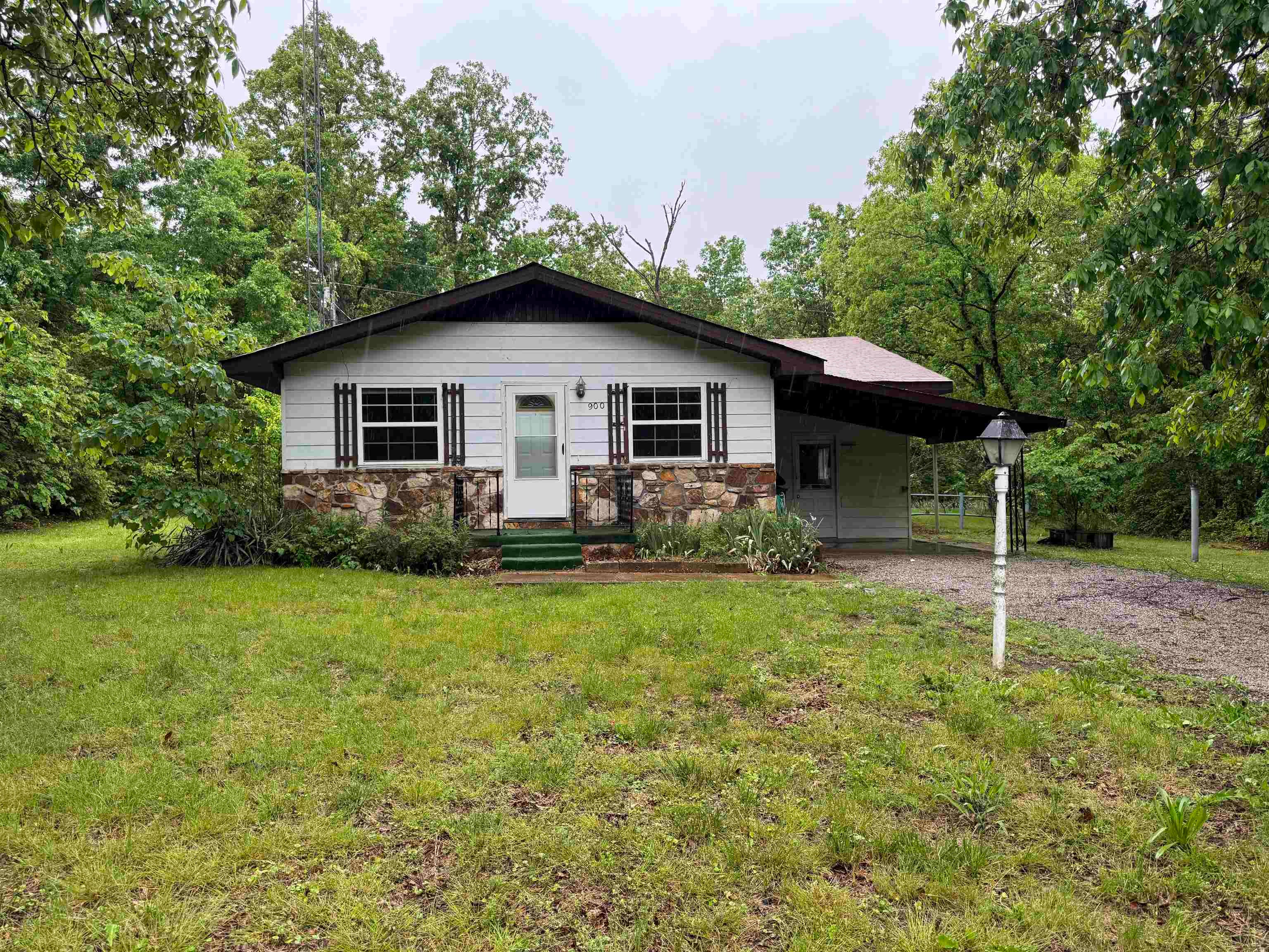 900 Oakwood Drive — photo