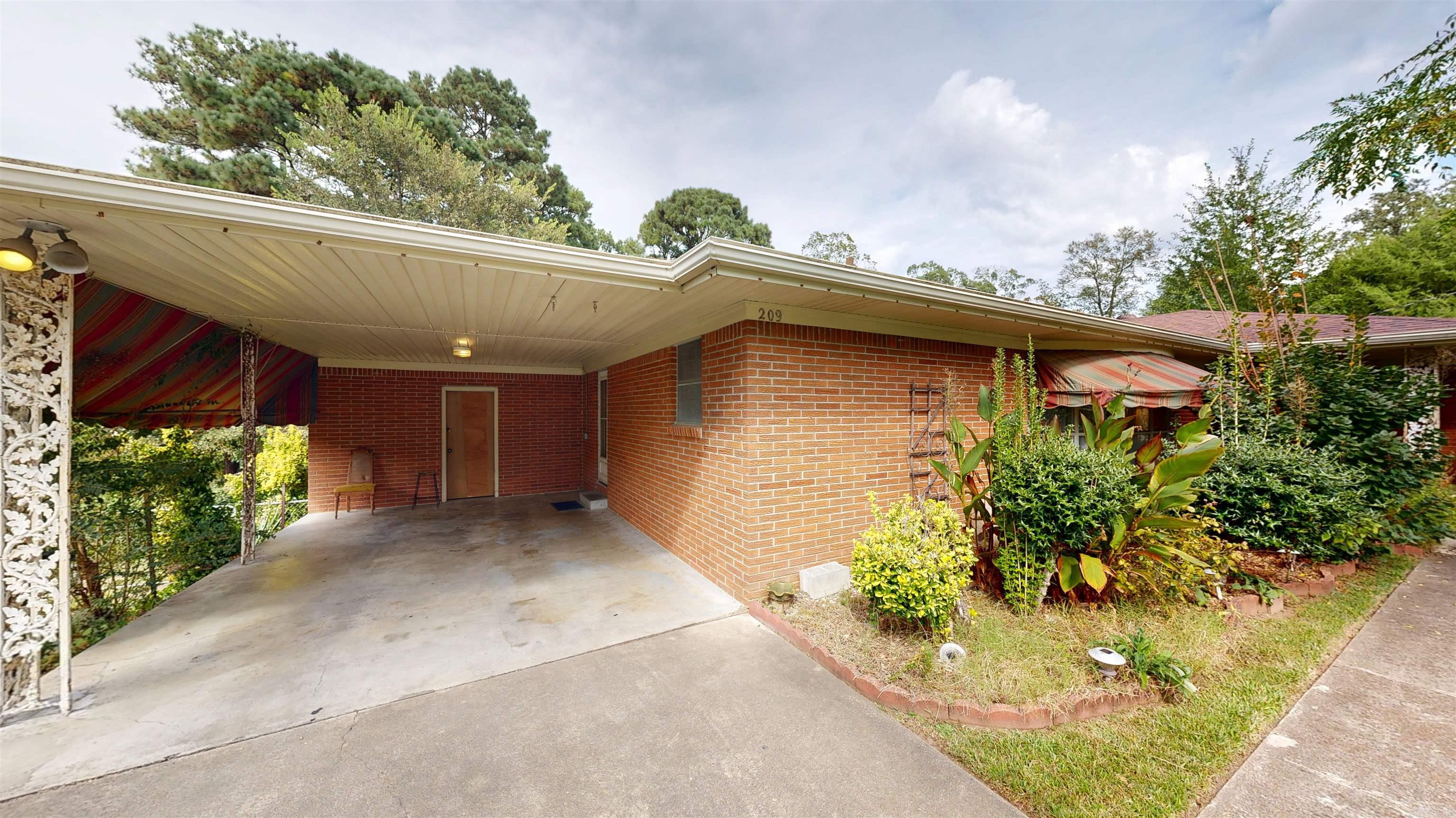 209 McMahan Drive — photo