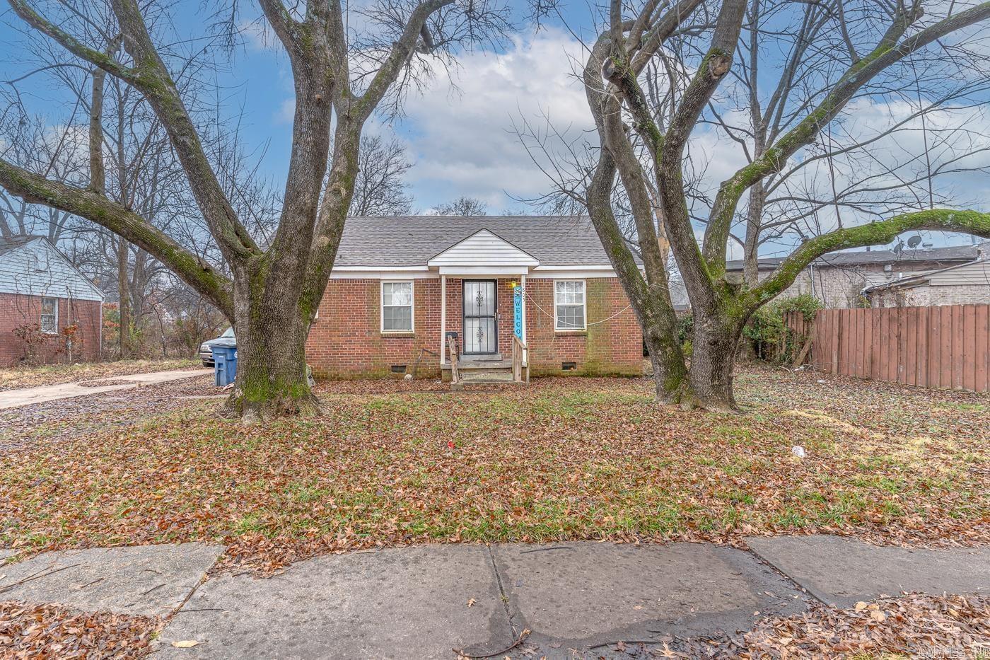 1805 Goodwin Avenue — photo