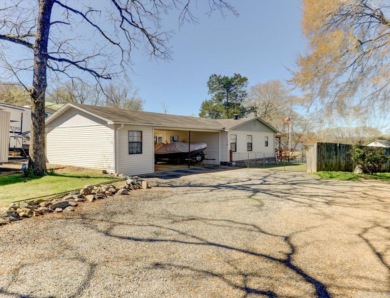 126 Oakridge — photo
