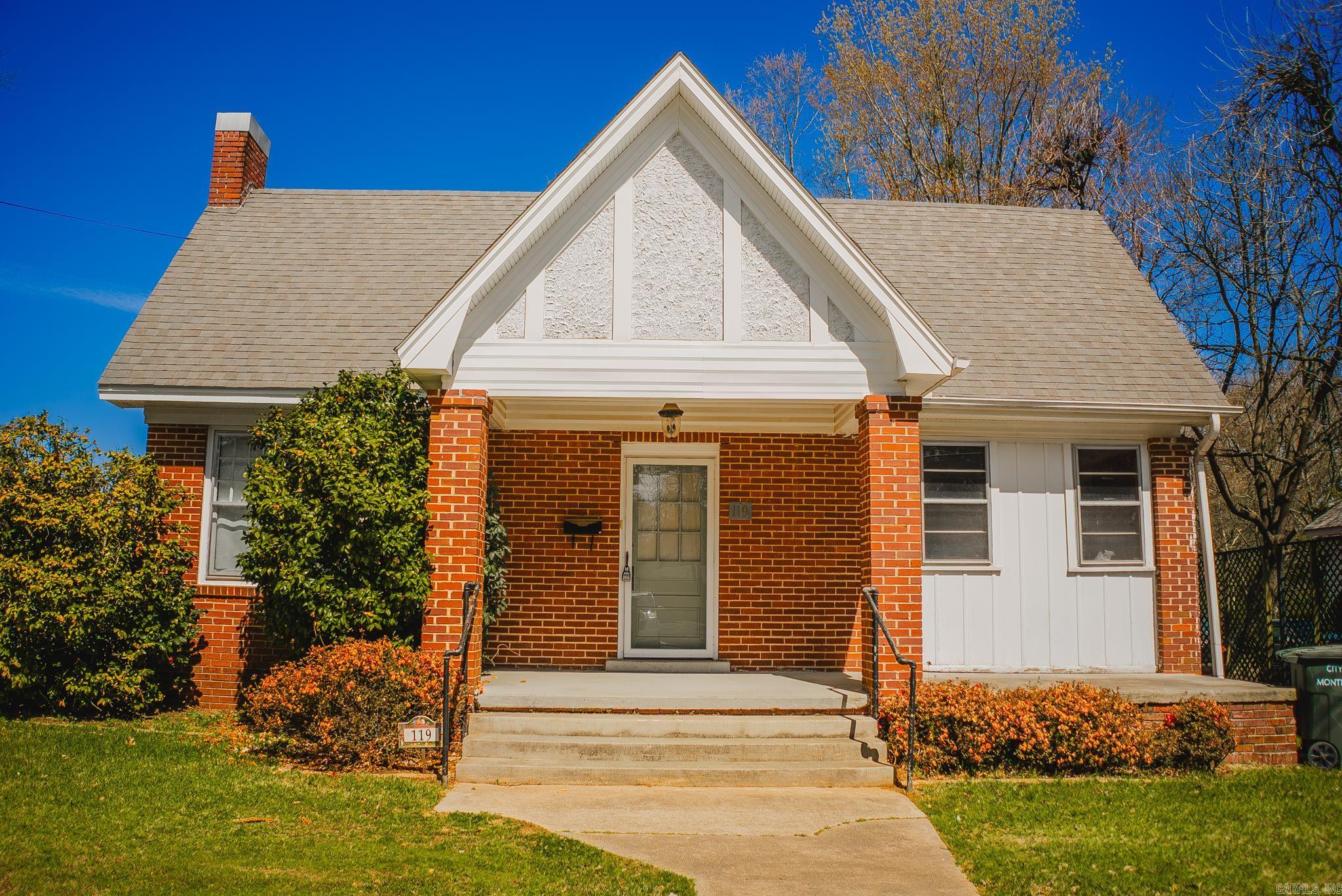 119 E College Street — photo