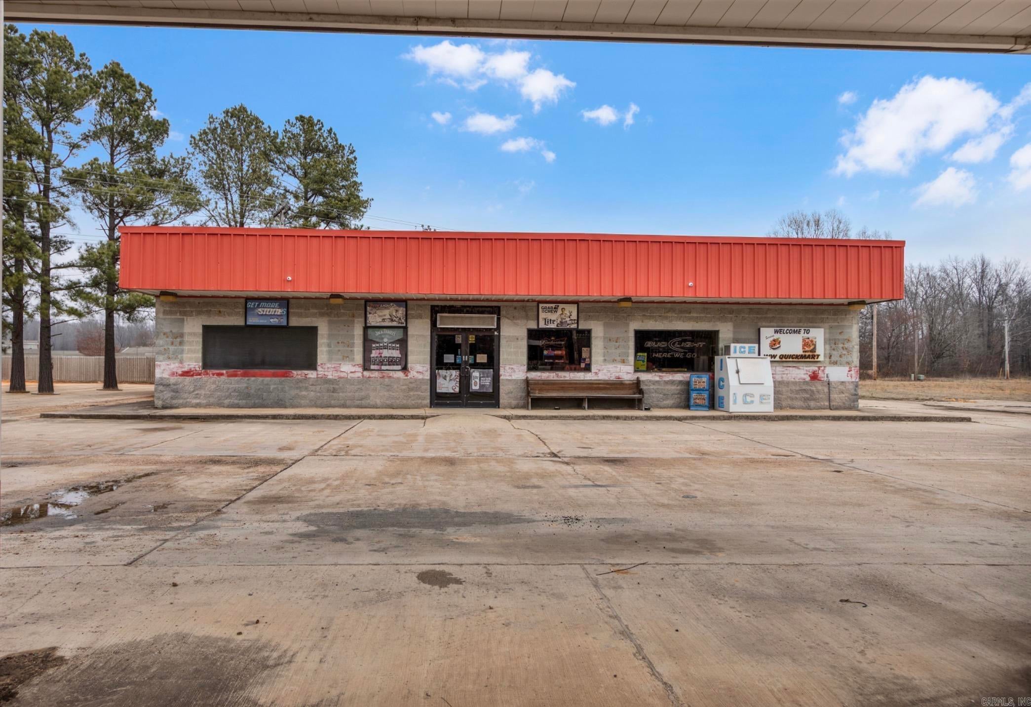 11002 Highway 135N — photo