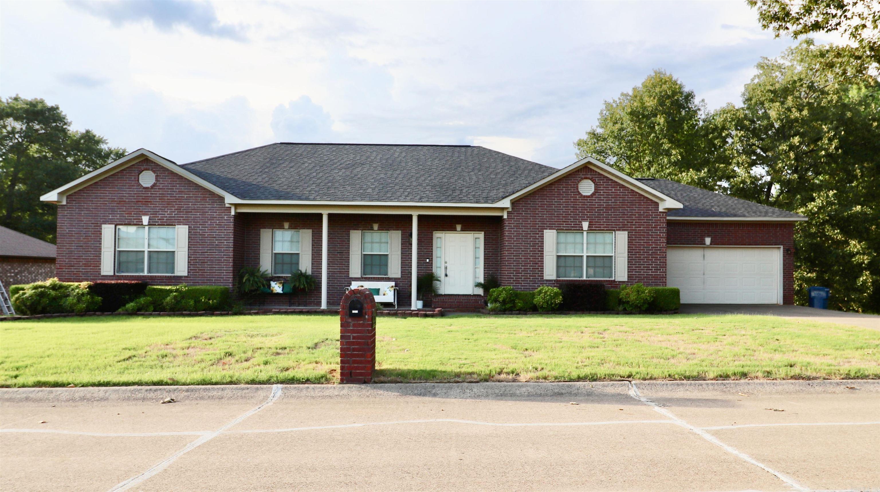 1710 Royal Oaks Drive — photo