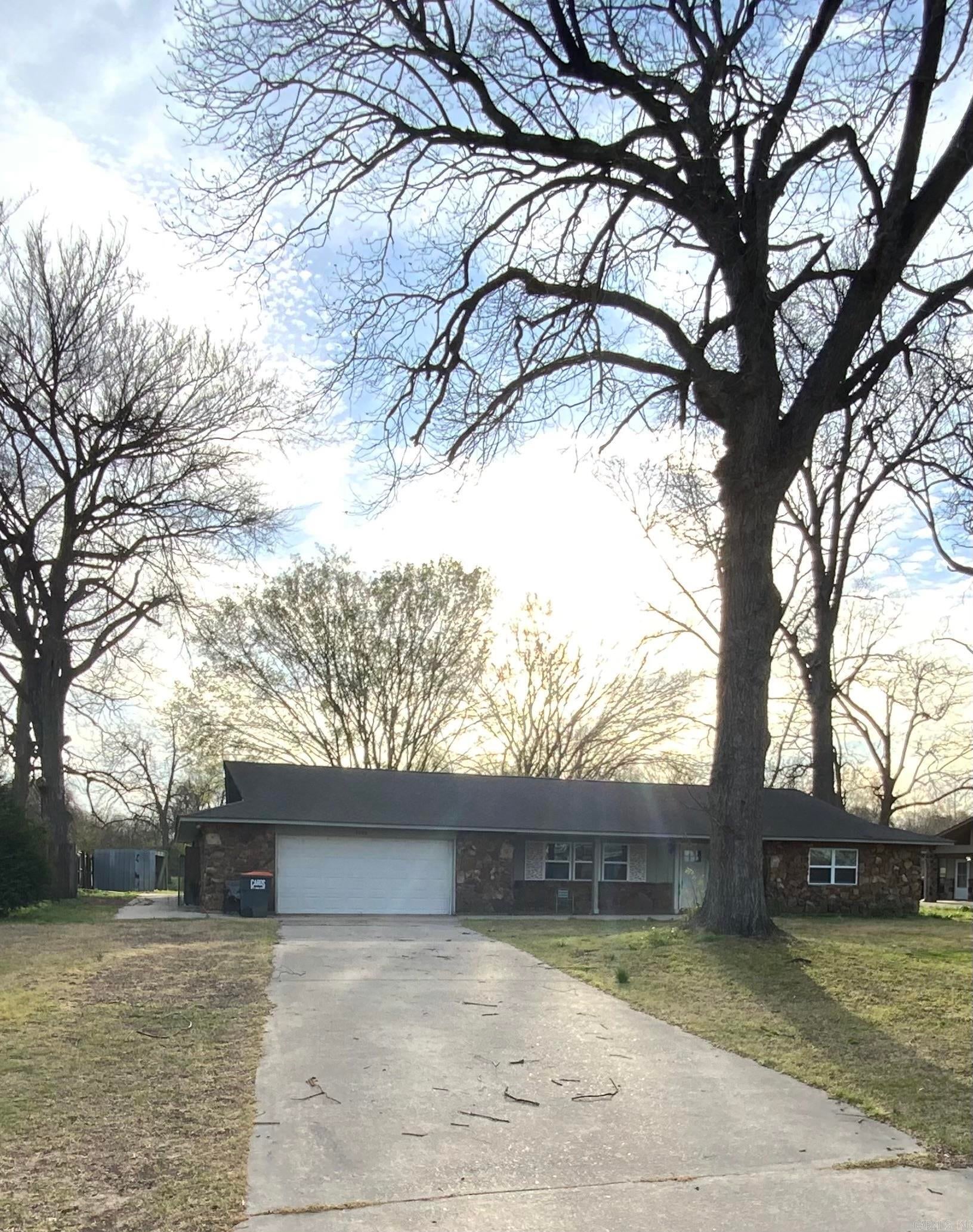 3006 Riverside Dr. — photo