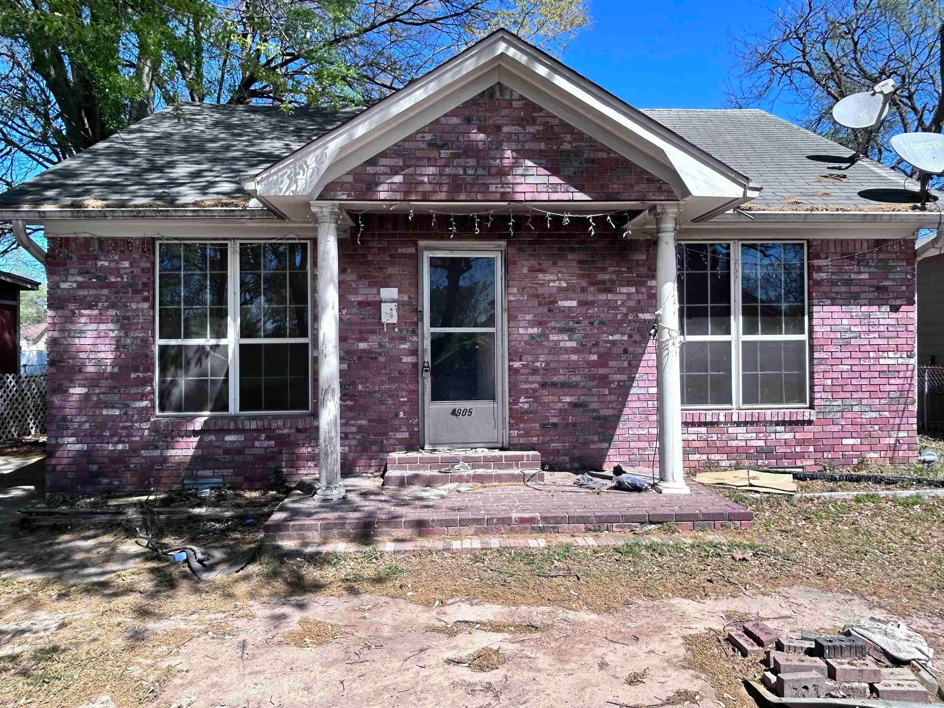 4905 School Street — photo