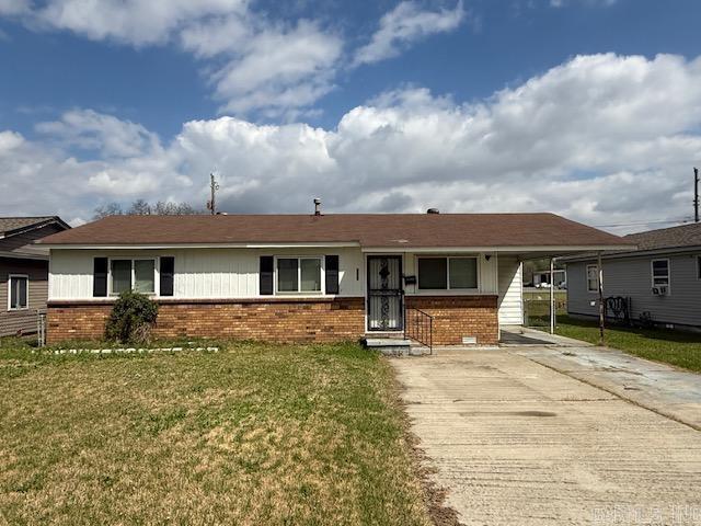 5101 N Woodland Dr — photo