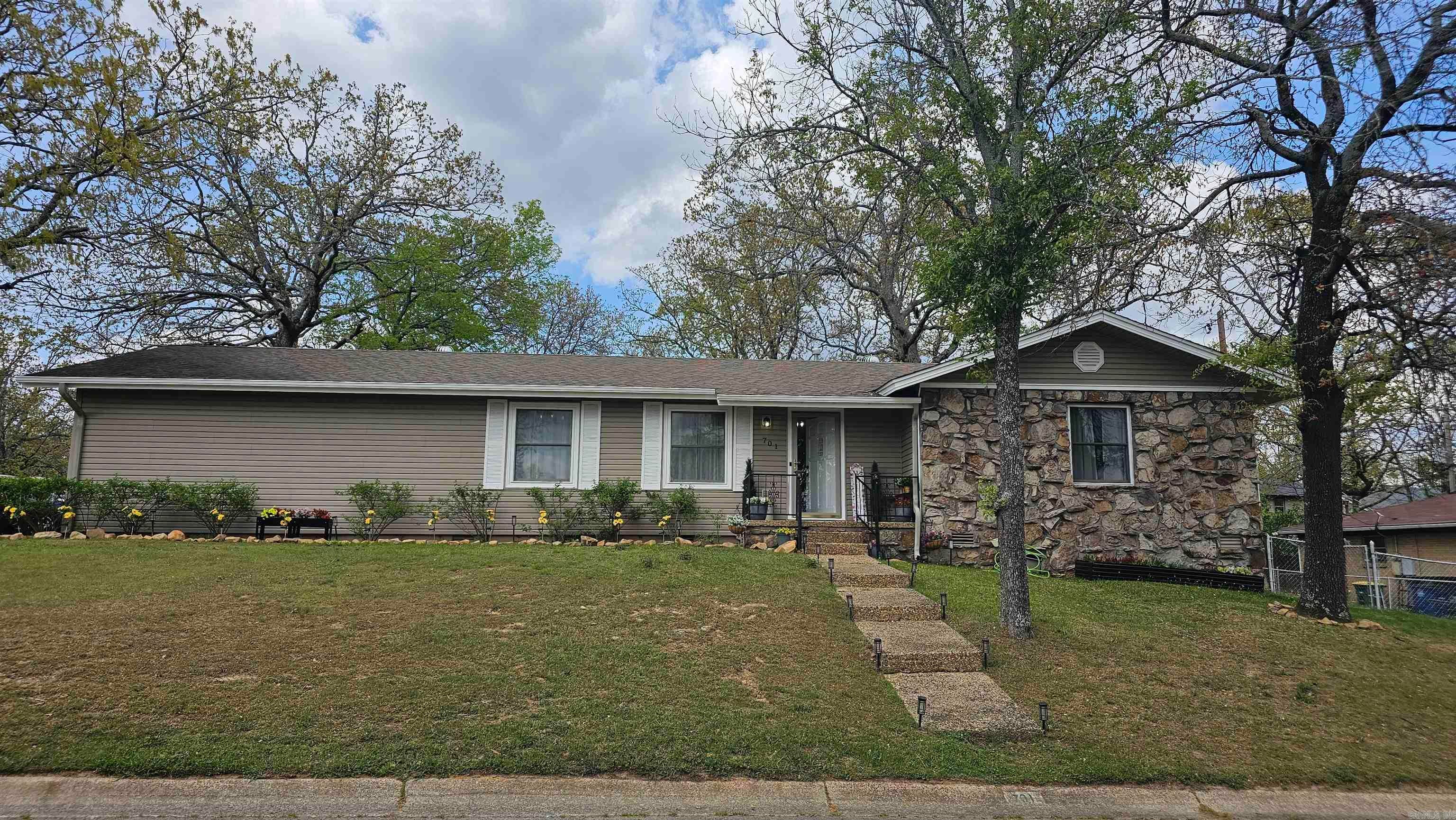 701 Emerald Gardens Drive — photo