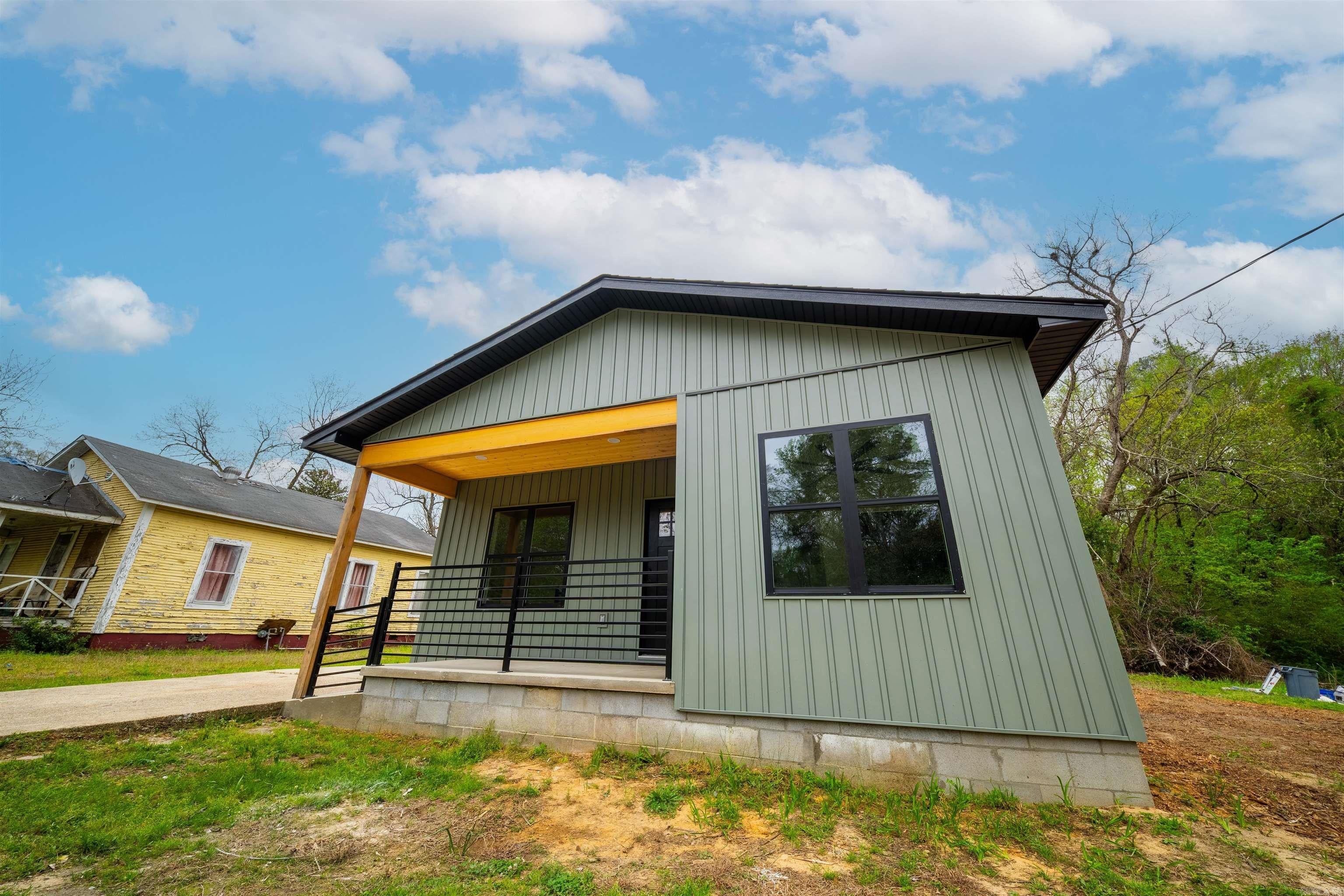 475 Hawkins — photo