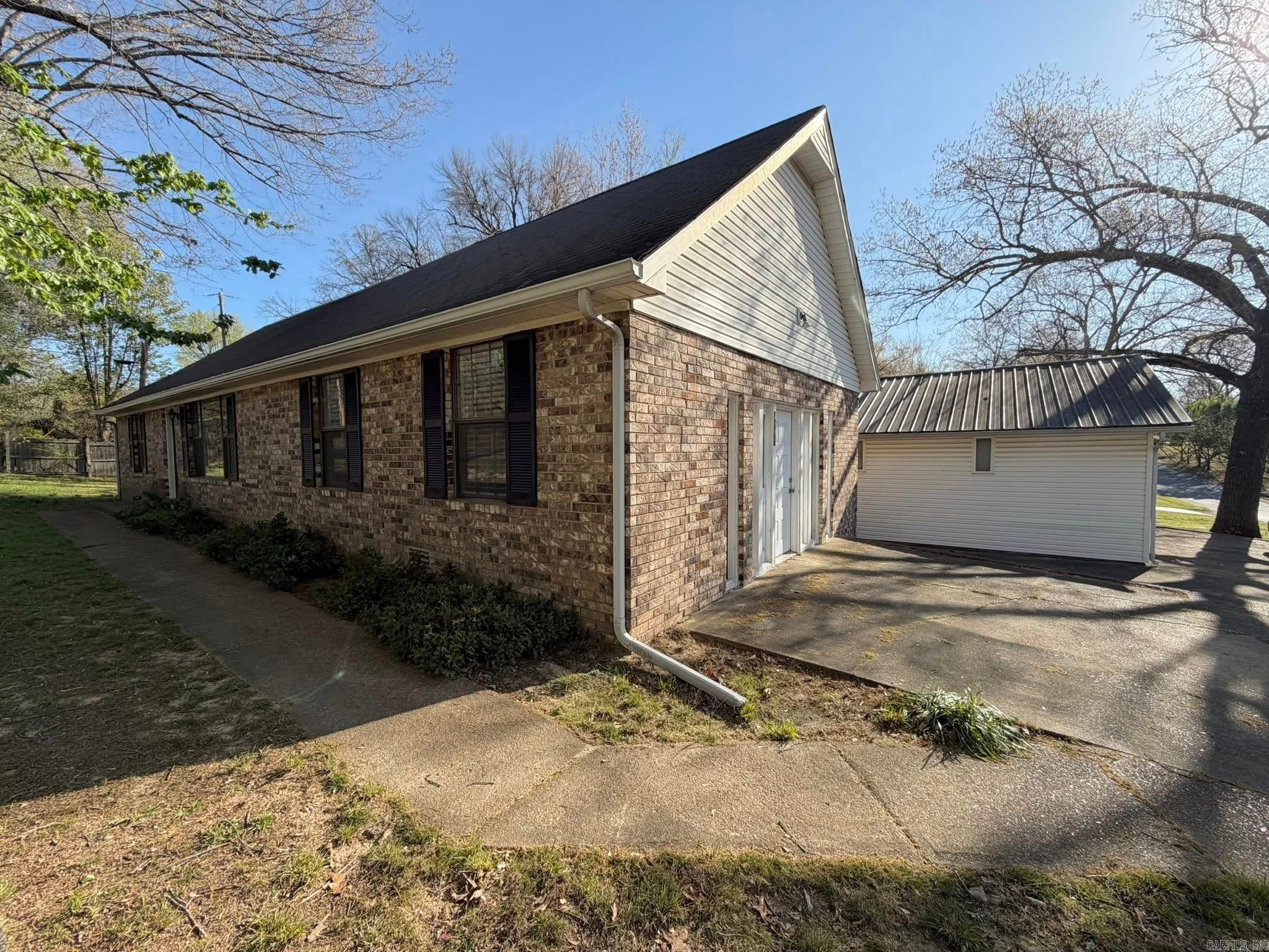 3015 Debra Street — photo