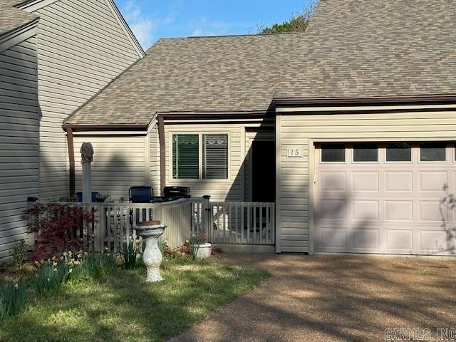 601 Woodlawn #15 — photo