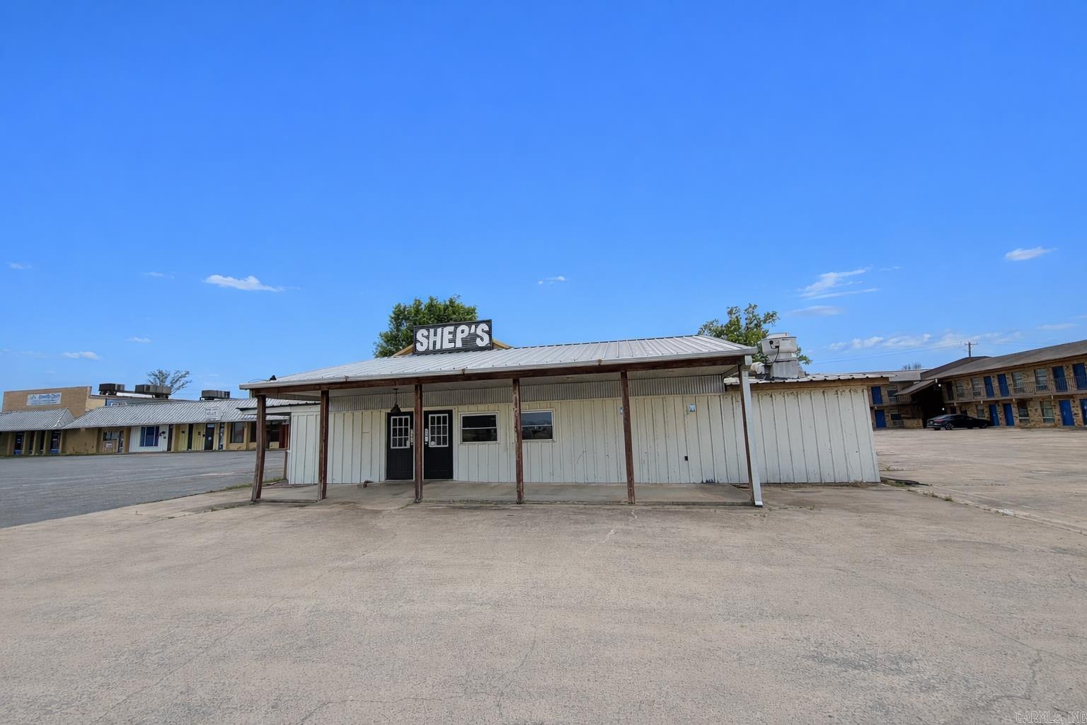 732 S Hwy 65 — photo